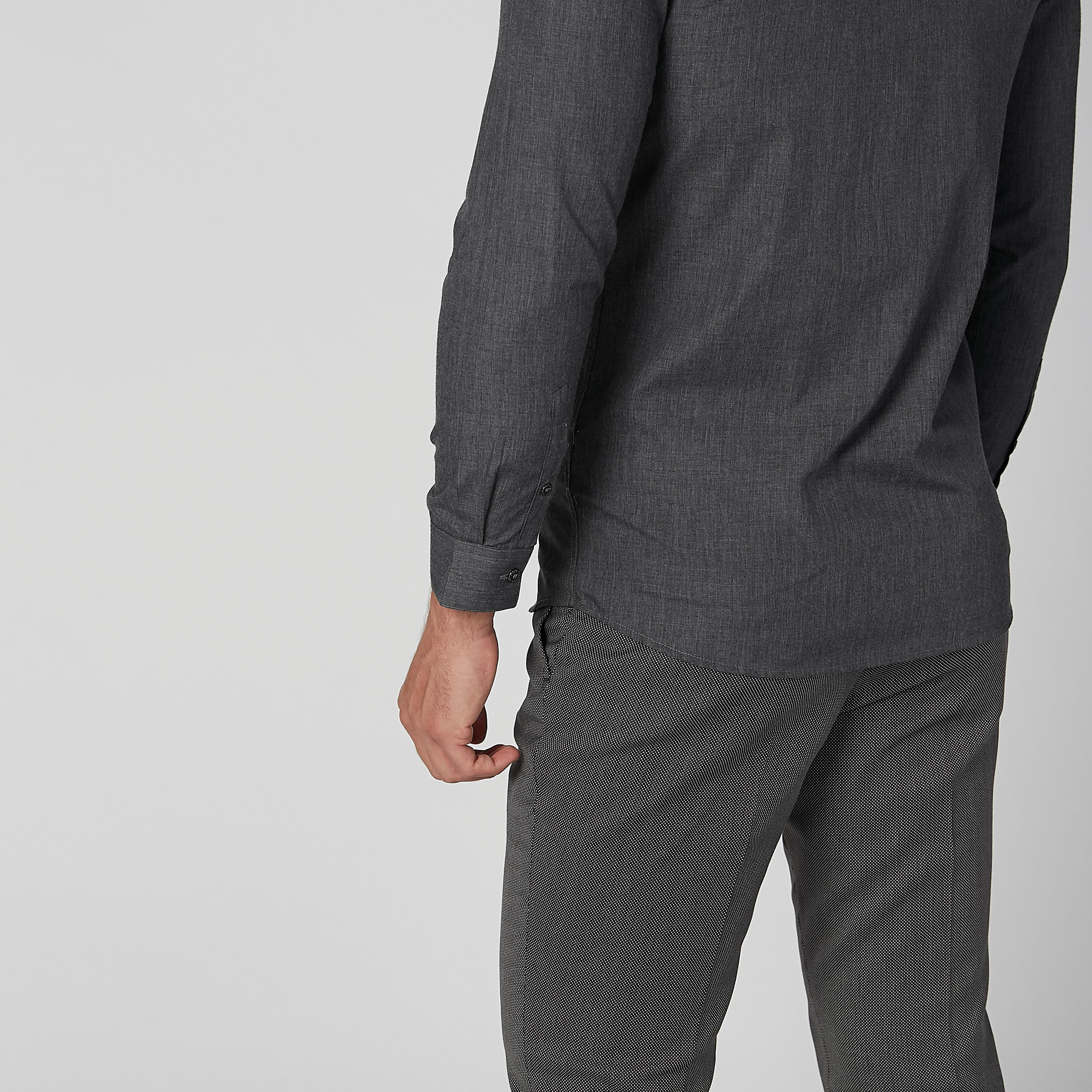 قميص سادة بأكمام طويلة وأزرار مخفيّة من لوم-men-clothing-shirts-image-5