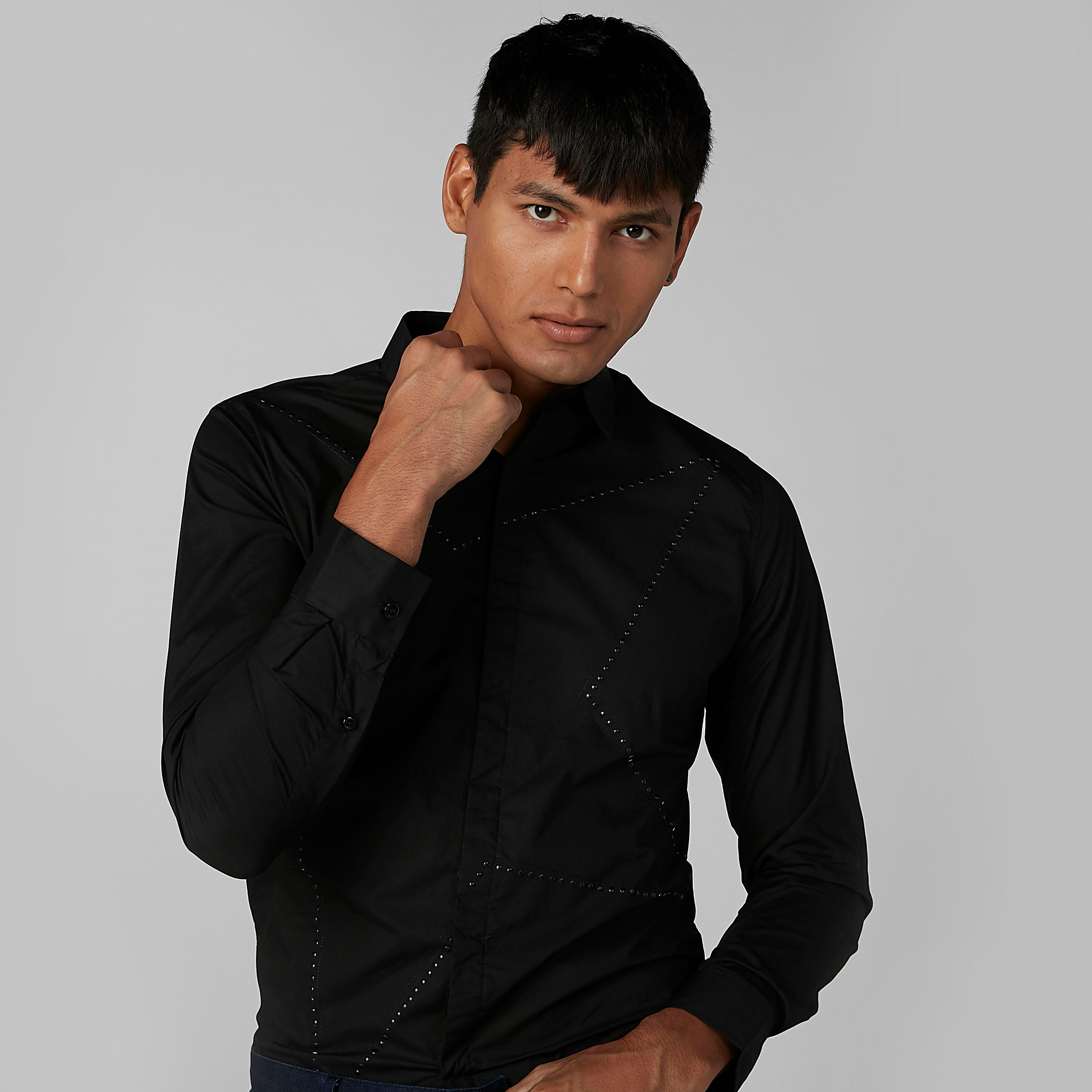 قميص مزيّن بقصّة سليم وياقة عاديّة وأكمام طويلة من لوم-men-clothing-shirts-image-3