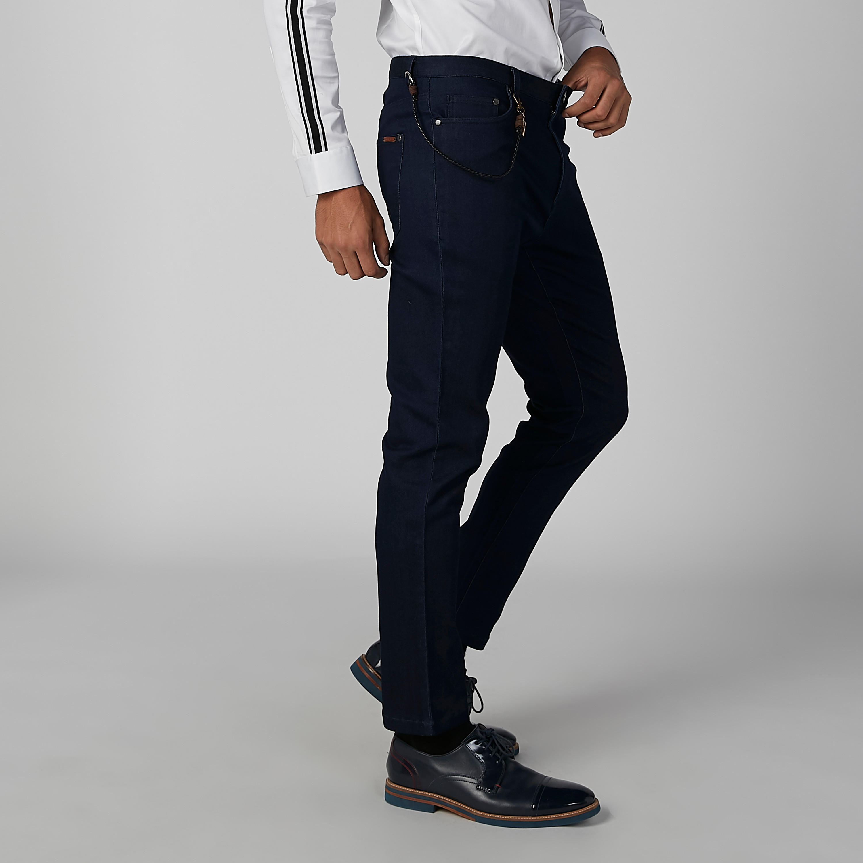 بنطال طويل بجيوب وسلسلة من لوم-men-clothing-bottoms-trousersandchinos-trousers-image-4
