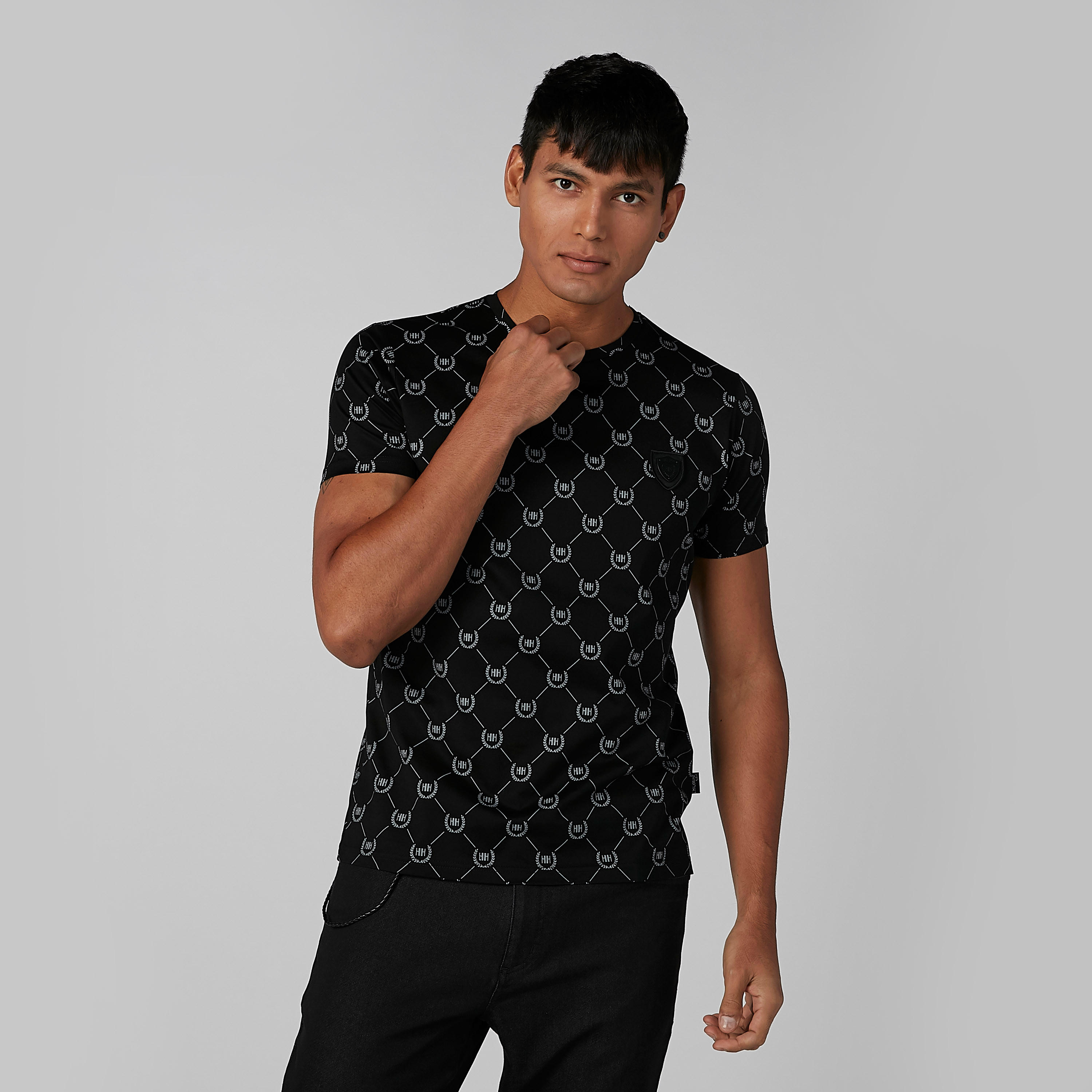 تيشيرت بياقة ضيّقة وأكمام قصيرة وطبعات من لوم-men-clothing-tshirtsandpolos-tshirts-image-1