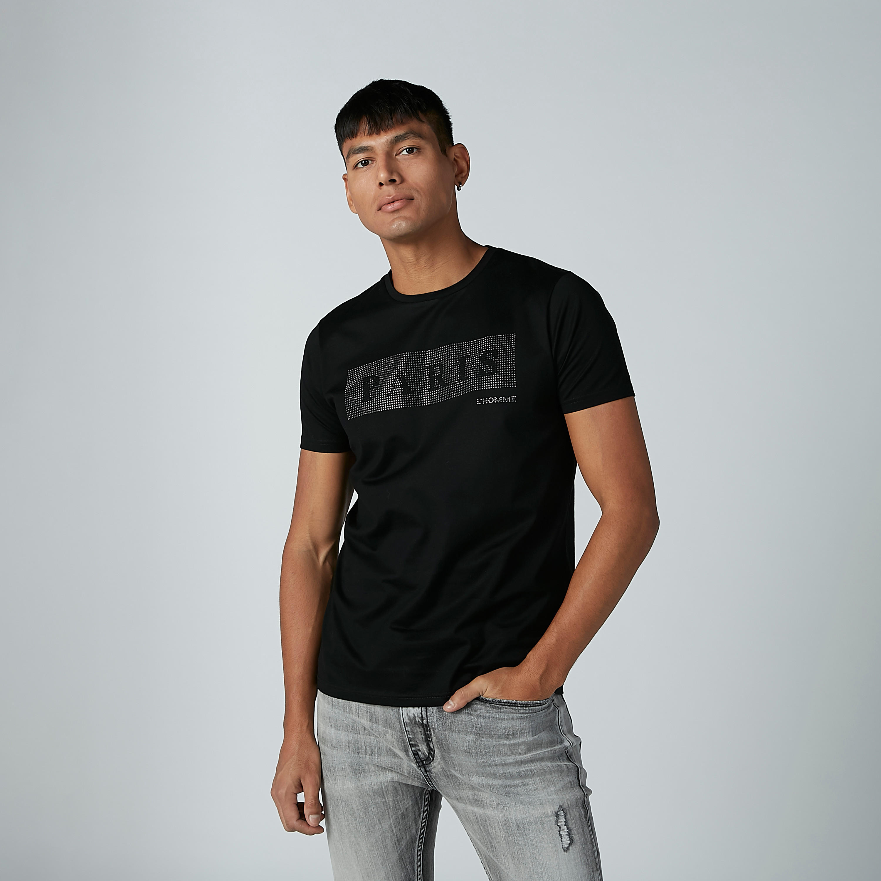 تيشيرت بياقة مستديرة وأكمام قصيرة وتفاصيل مرصّعة من لوم-men-clothing-tshirtsandpolos-tshirts-image-3
