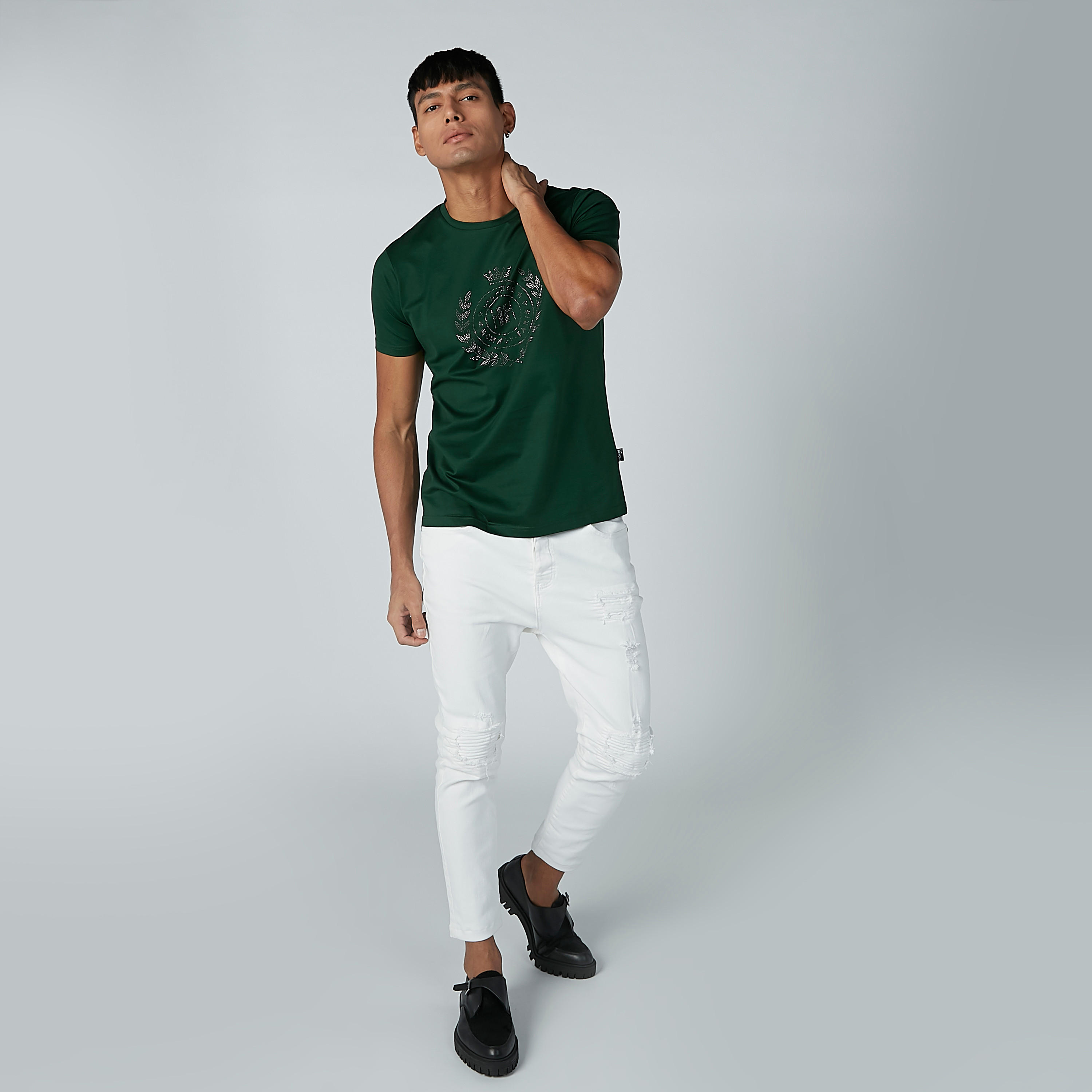 تيشيرت مرصّع بأكمام قصيرة وياقة مستديرة من لوم-men-clothing-tshirtsandpolos-tshirts-image-2