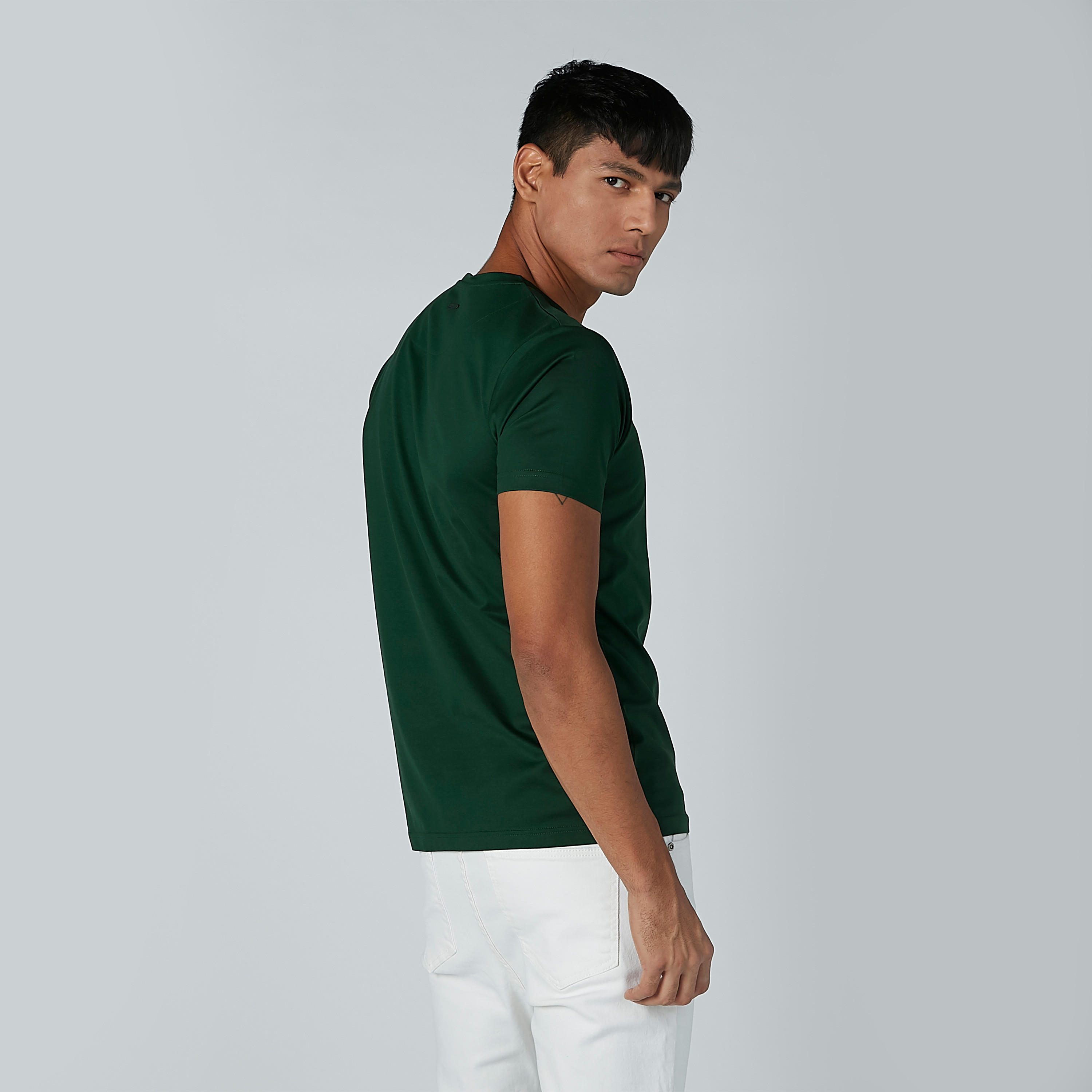 تيشيرت مرصّع بأكمام قصيرة وياقة مستديرة من لوم-men-clothing-tshirtsandpolos-tshirts-image-3
