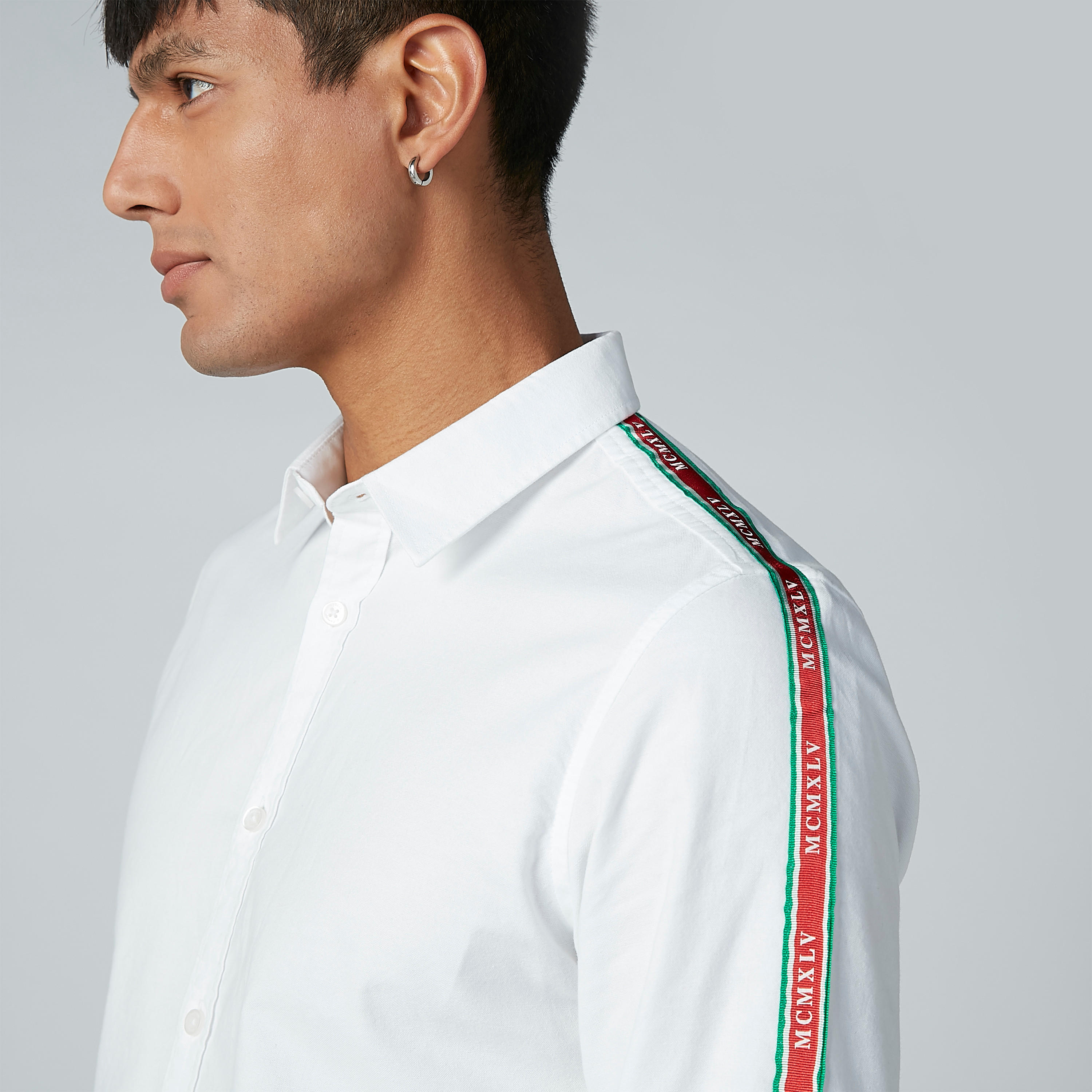 قميص بياقة واسعة وأكمام طويلة وشريطة من لوم-men-clothing-shirts-image-3