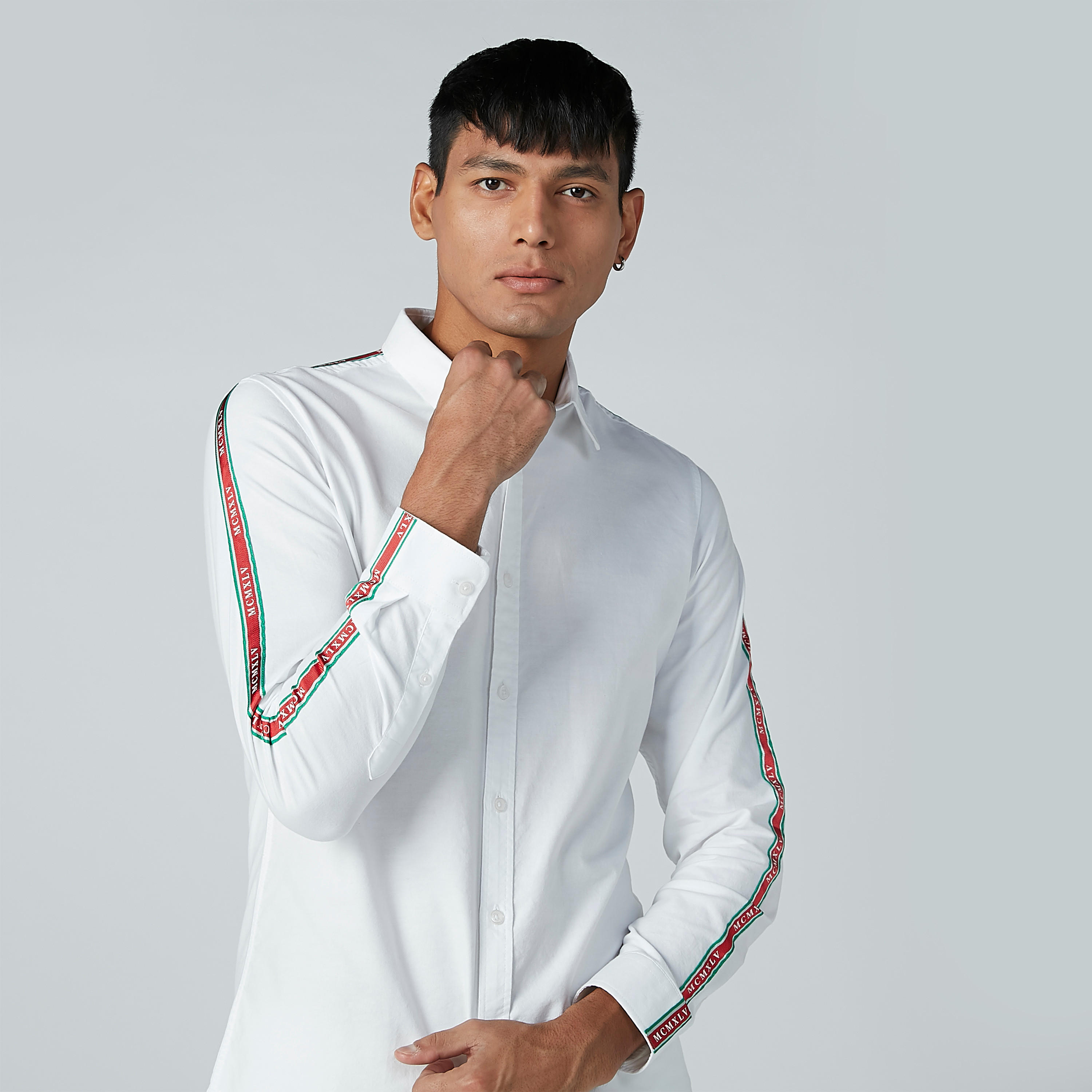 قميص بياقة واسعة وأكمام طويلة وشريطة من لوم-men-clothing-shirts-image-4