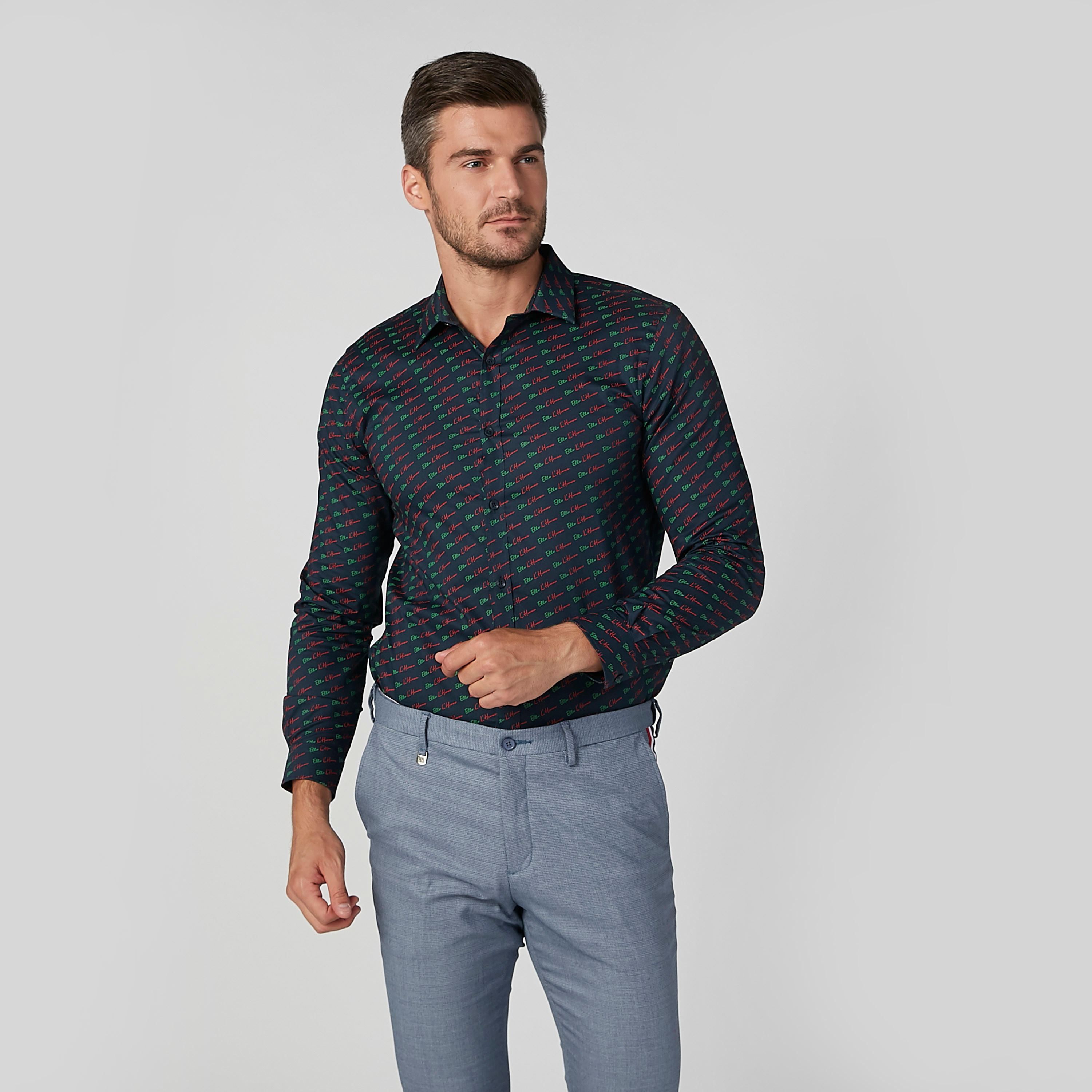 قميص بقصّة سليم وياقة عاديّة وطبعات من لوم-men-clothing-shirts-image-1