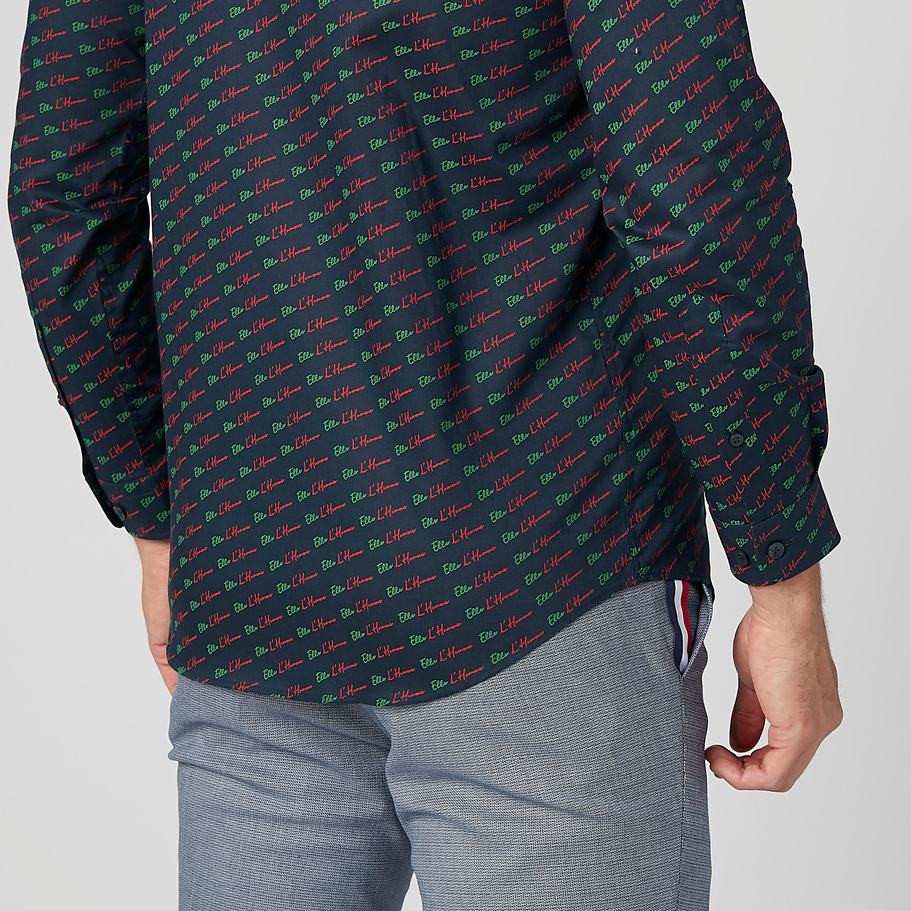 قميص بقصّة سليم وياقة عاديّة وطبعات من لوم-men-clothing-shirts-image-4