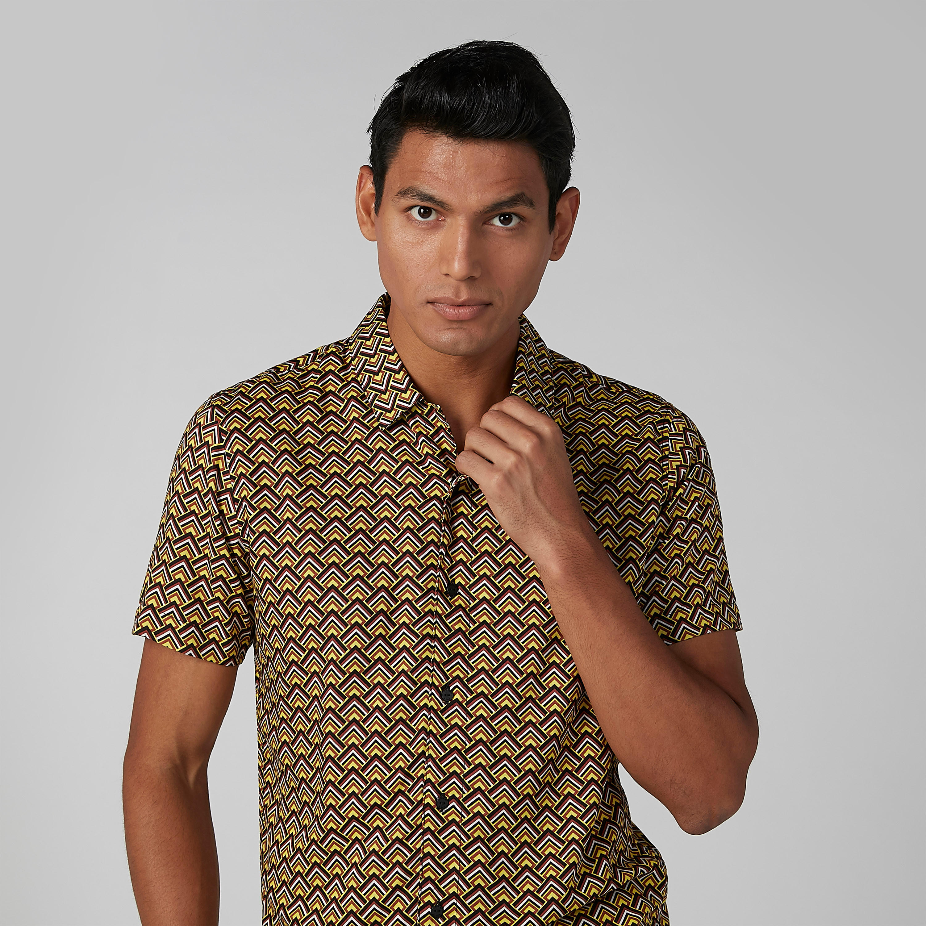 قميص بياقة عادية وأكمام قصيرة وطبعات من لوم-men-clothing-shirts-image-3