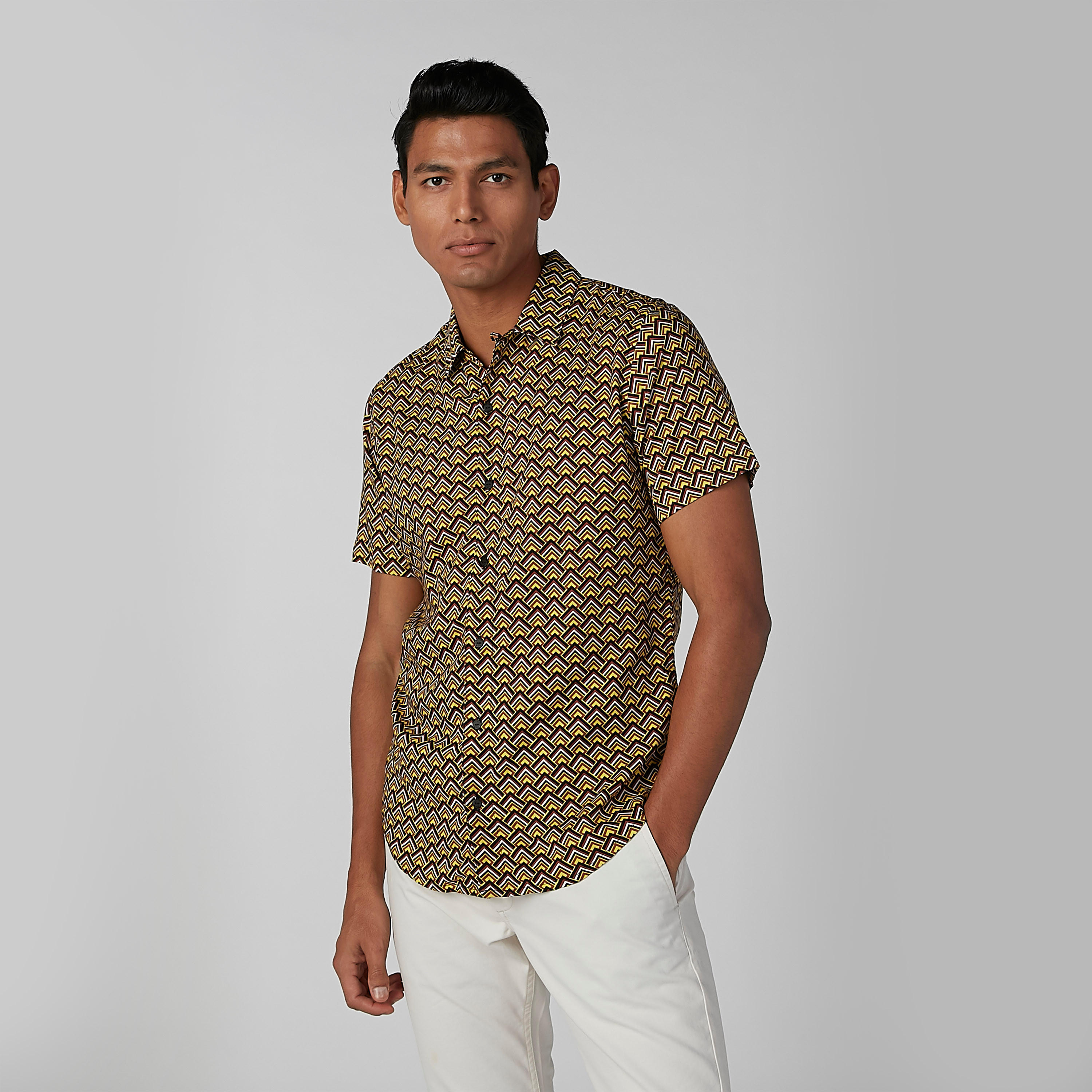 قميص بياقة عادية وأكمام قصيرة وطبعات من لوم-men-clothing-shirts-image-5