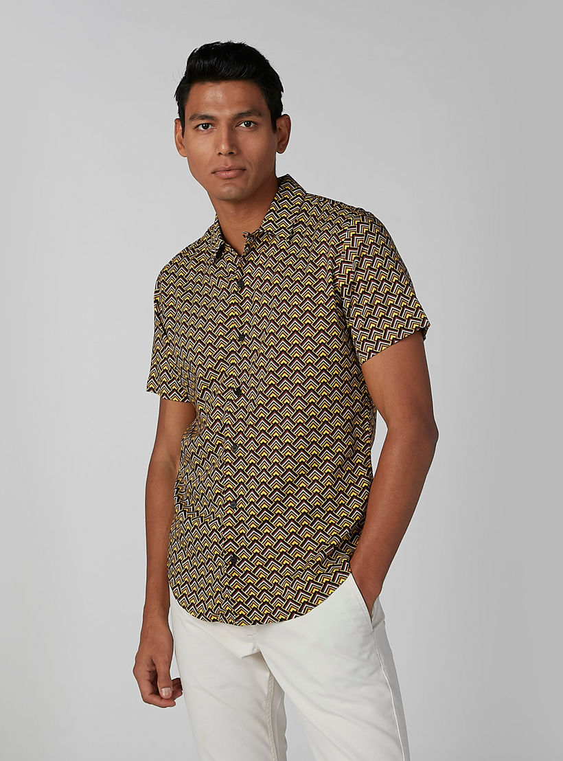 قميص بياقة عادية وأكمام قصيرة وطبعات من لوم-men-clothing-shirts-image-5