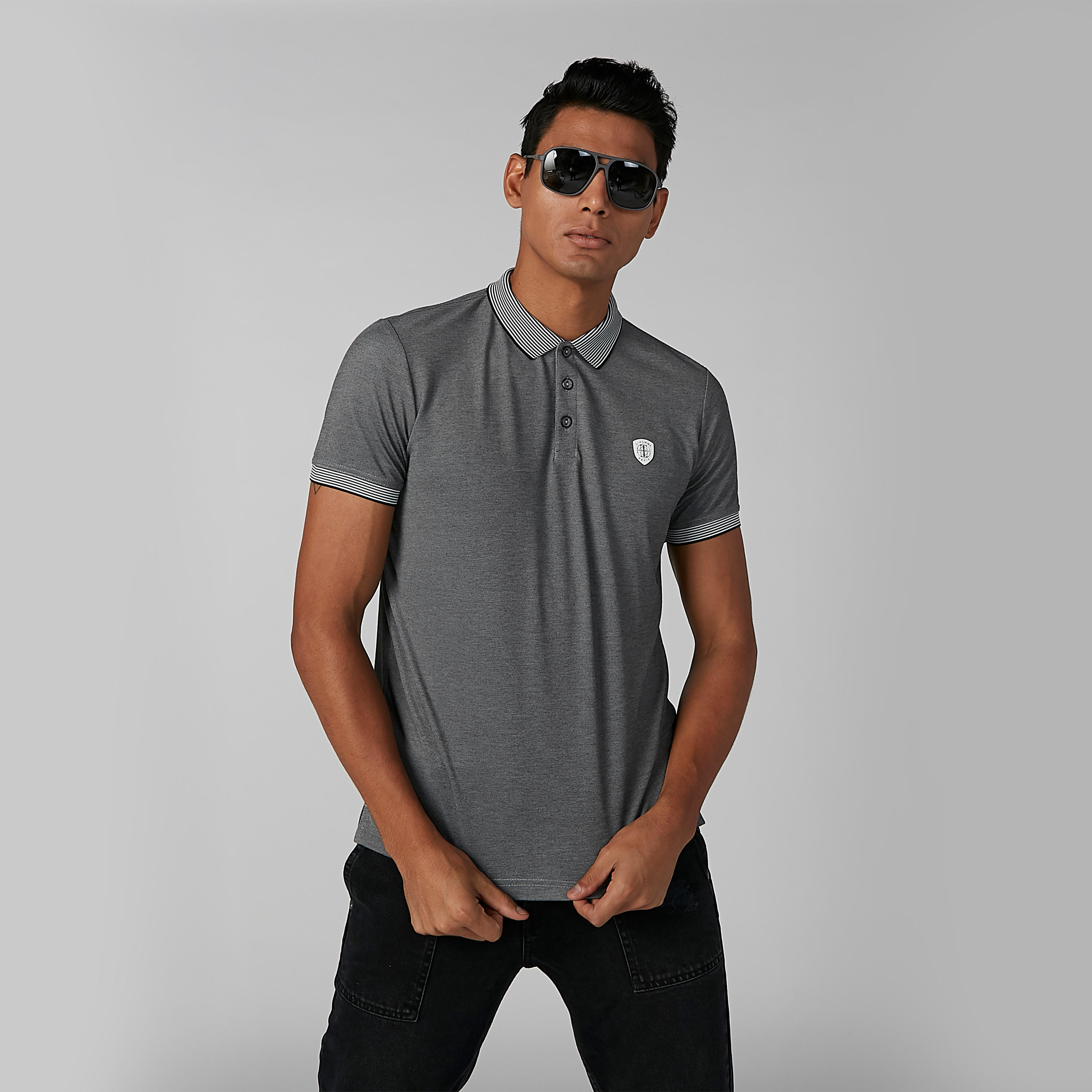 تيشيرت بقصّة سليم وياقة بولو وحوّاف مقلّمة من لوم-men-clothing-tshirtsandpolos-polos-image-2