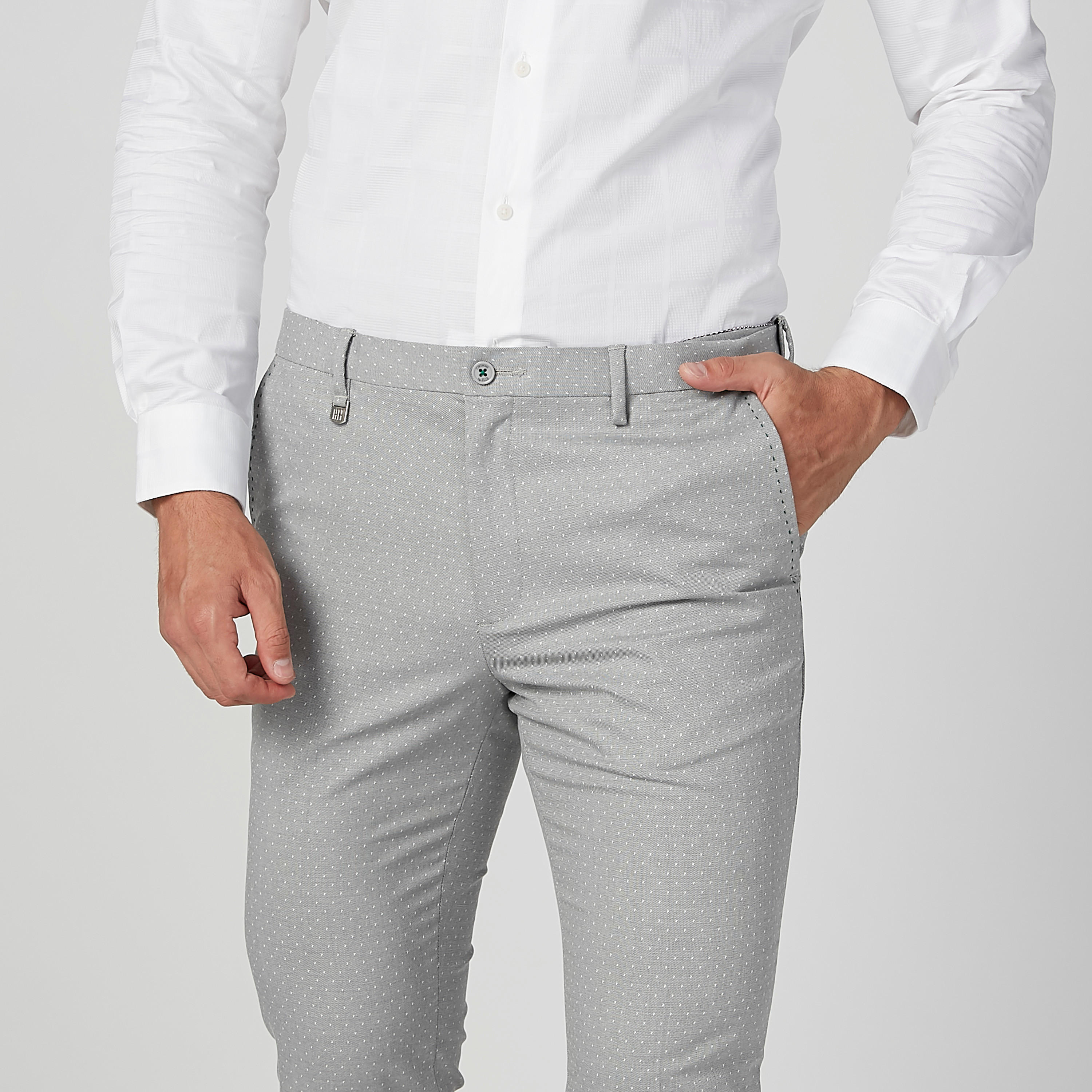 بنطال شينو بارز الملمس بقصّة سليم وجيوب من لوم-men-clothing-bottoms-trousersandchinos-trousers-image-3