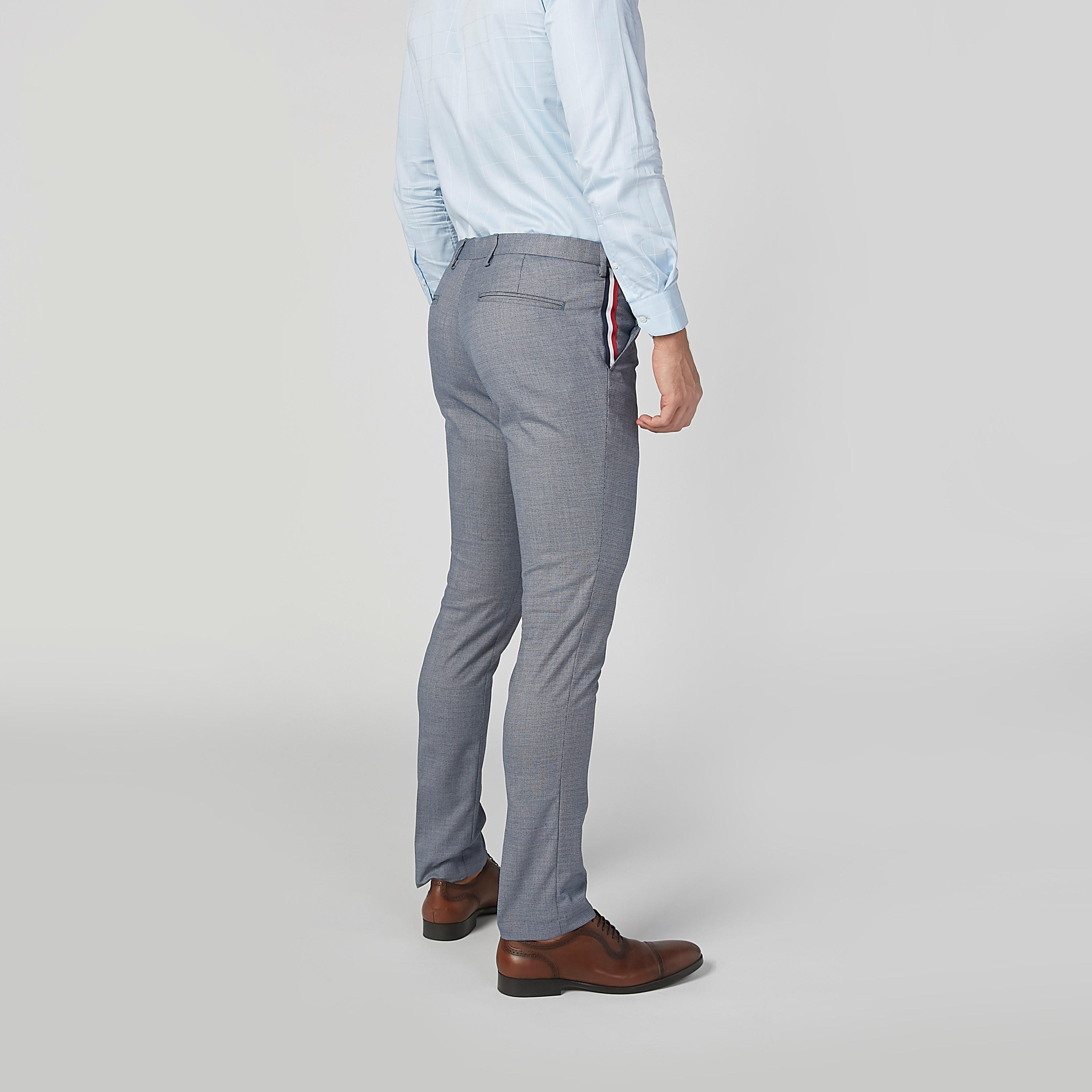بنطال طويل سادة بقصّة سليم وخصر متوسط الارتفاع وجيوب من لوم-men-clothing-bottoms-trousersandchinos-trousers-image-5