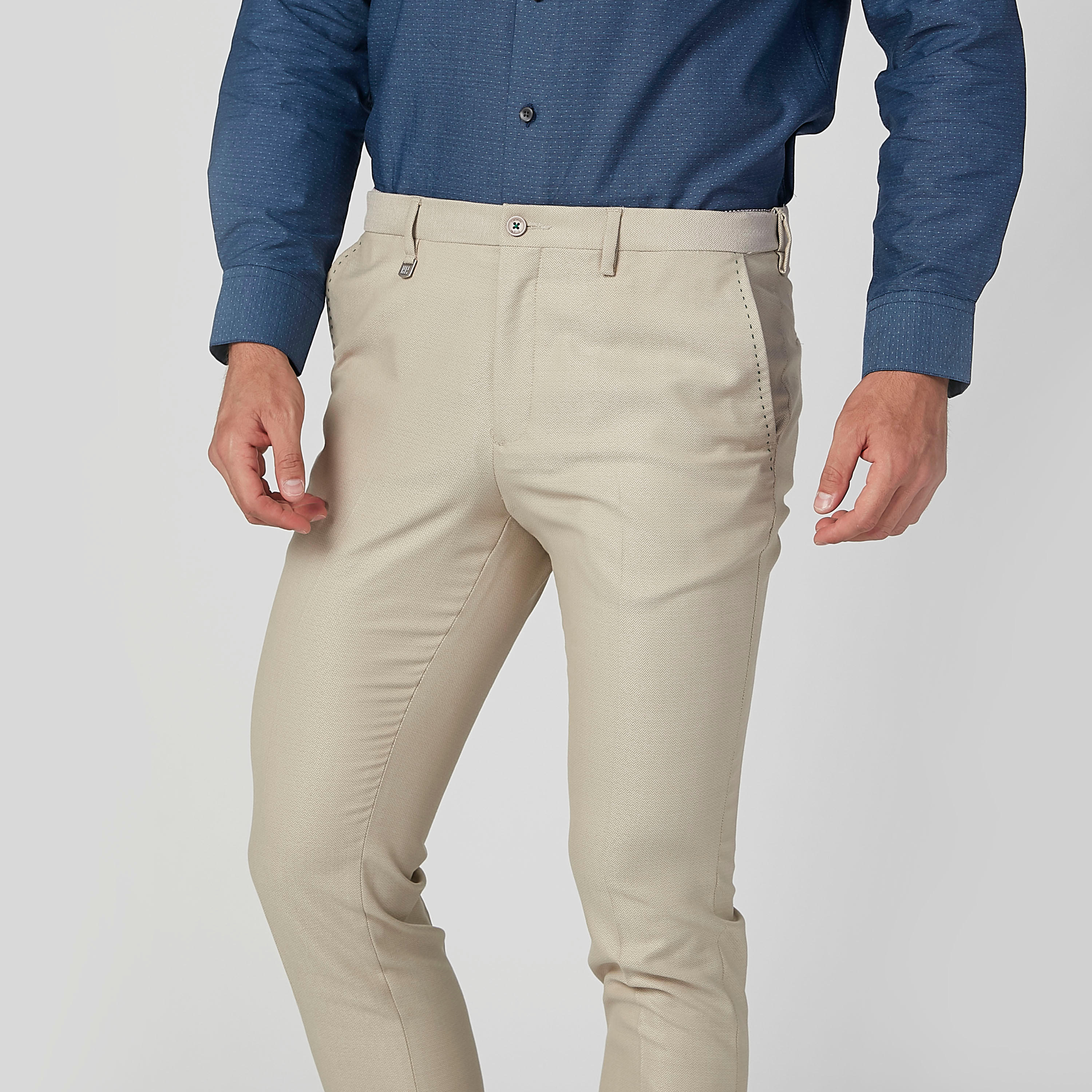 بنطال شينو طويل بقصّة سليم وجيوب من لوم-men-clothing-bottoms-trousersandchinos-trousers-image-4