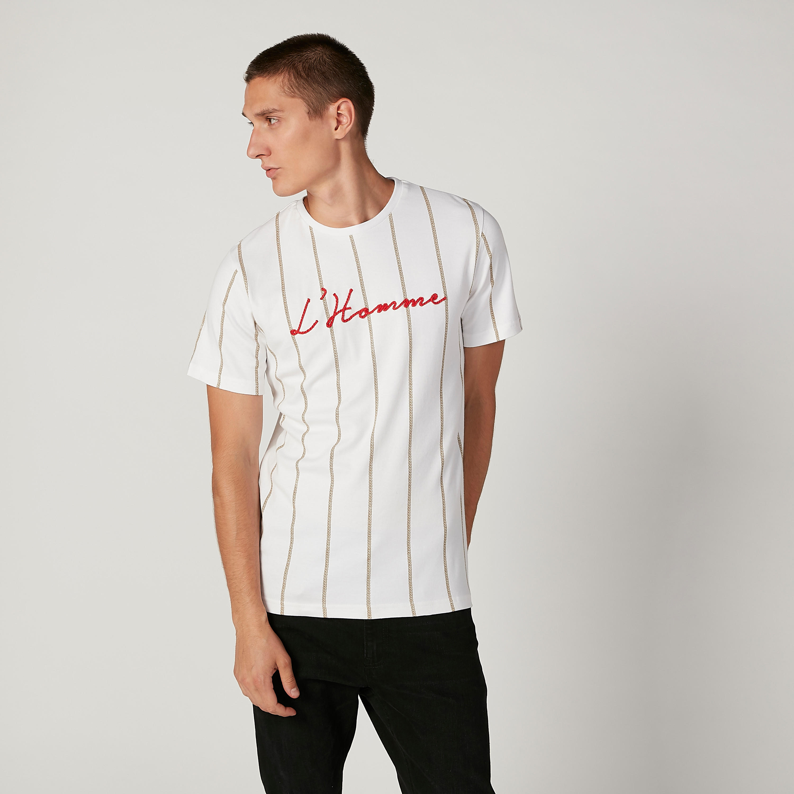 تيشيرت مطرز بياقة مستديرة وأكمام قصيرة من لوم-men-clothing-tshirtsandpolos-tshirts-image-1