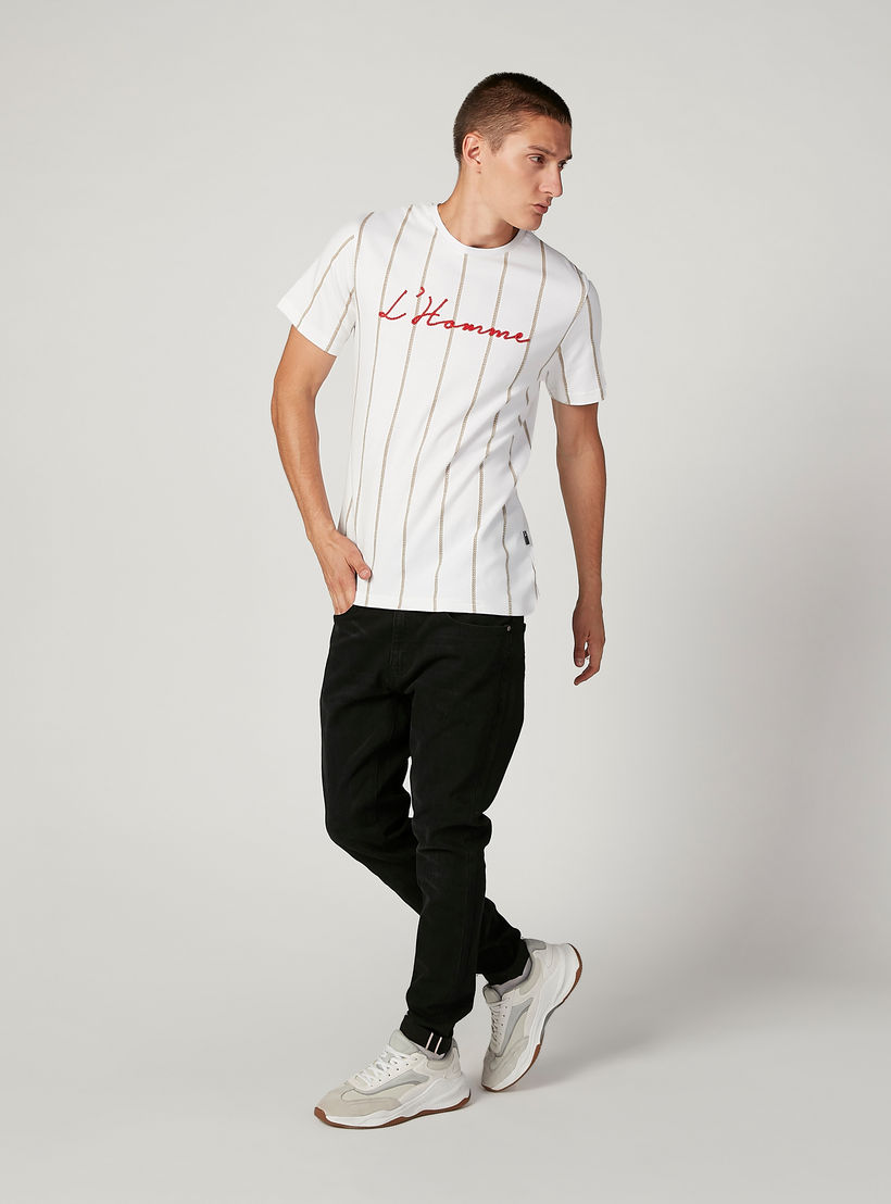 تيشيرت مطرز بياقة مستديرة وأكمام قصيرة من لوم-men-clothing-tshirtsandpolos-tshirts-image-2