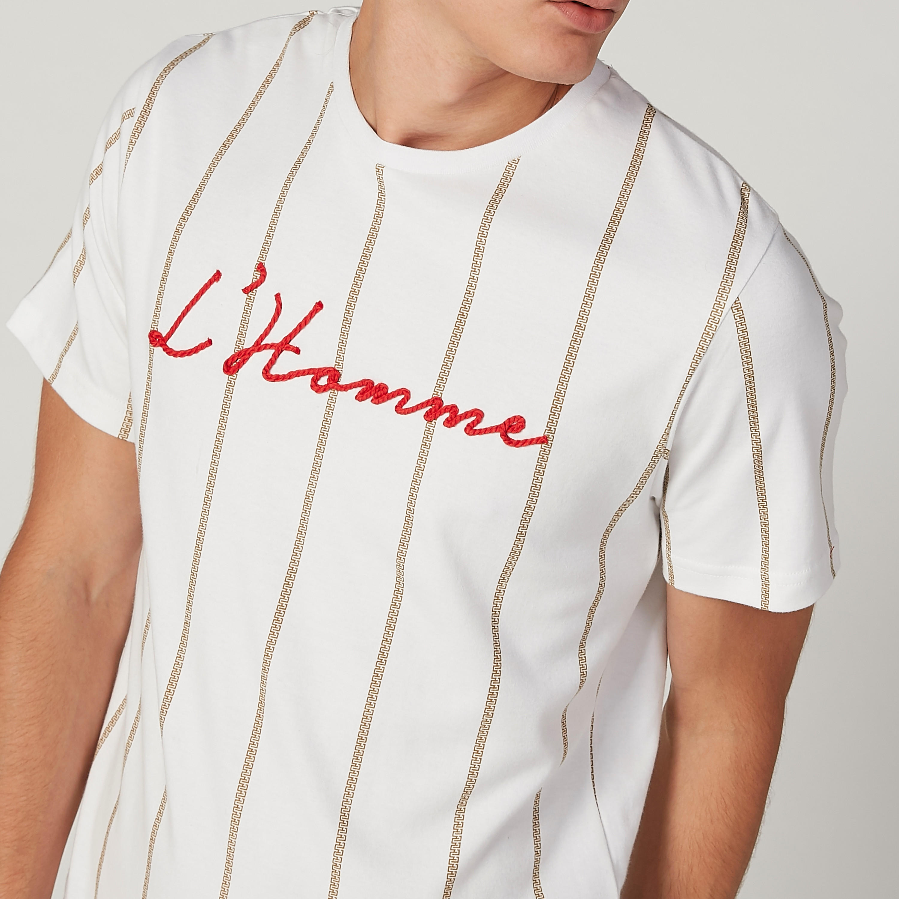 تيشيرت مطرز بياقة مستديرة وأكمام قصيرة من لوم-men-clothing-tshirtsandpolos-tshirts-image-3