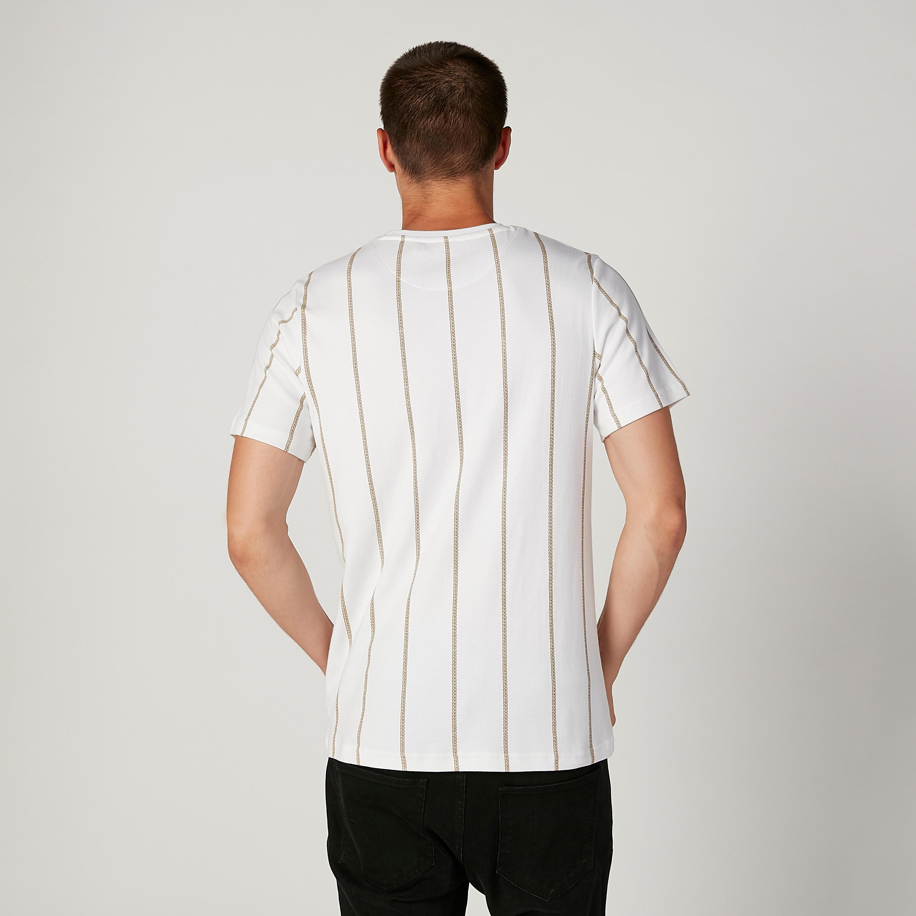 تيشيرت مطرز بياقة مستديرة وأكمام قصيرة من لوم-men-clothing-tshirtsandpolos-tshirts-image-4