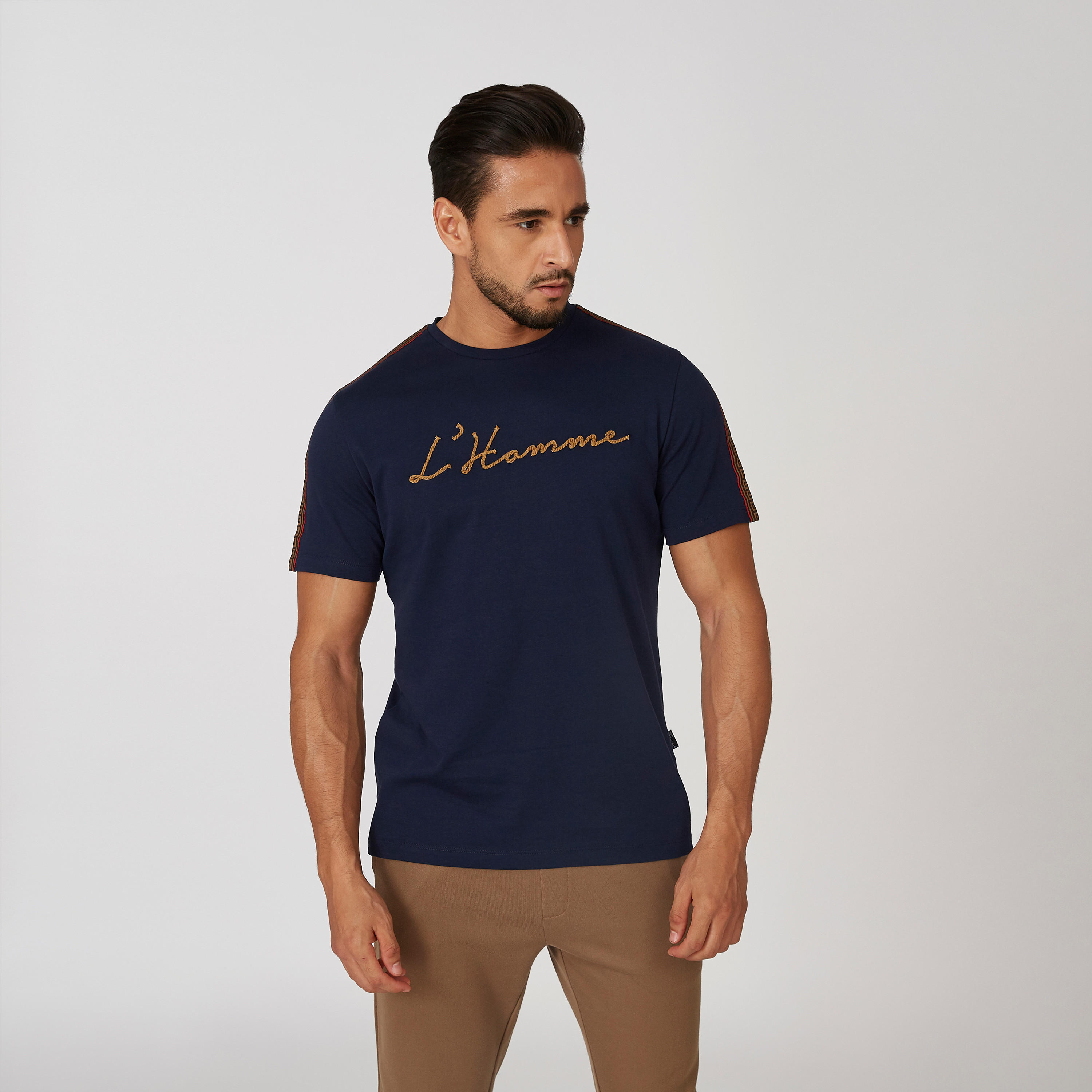 تيشيرت مزيّن بياقة ضيّقة وأكمام قصيرة من لوم-men-clothing-tshirtsandpolos-tshirts-image-1