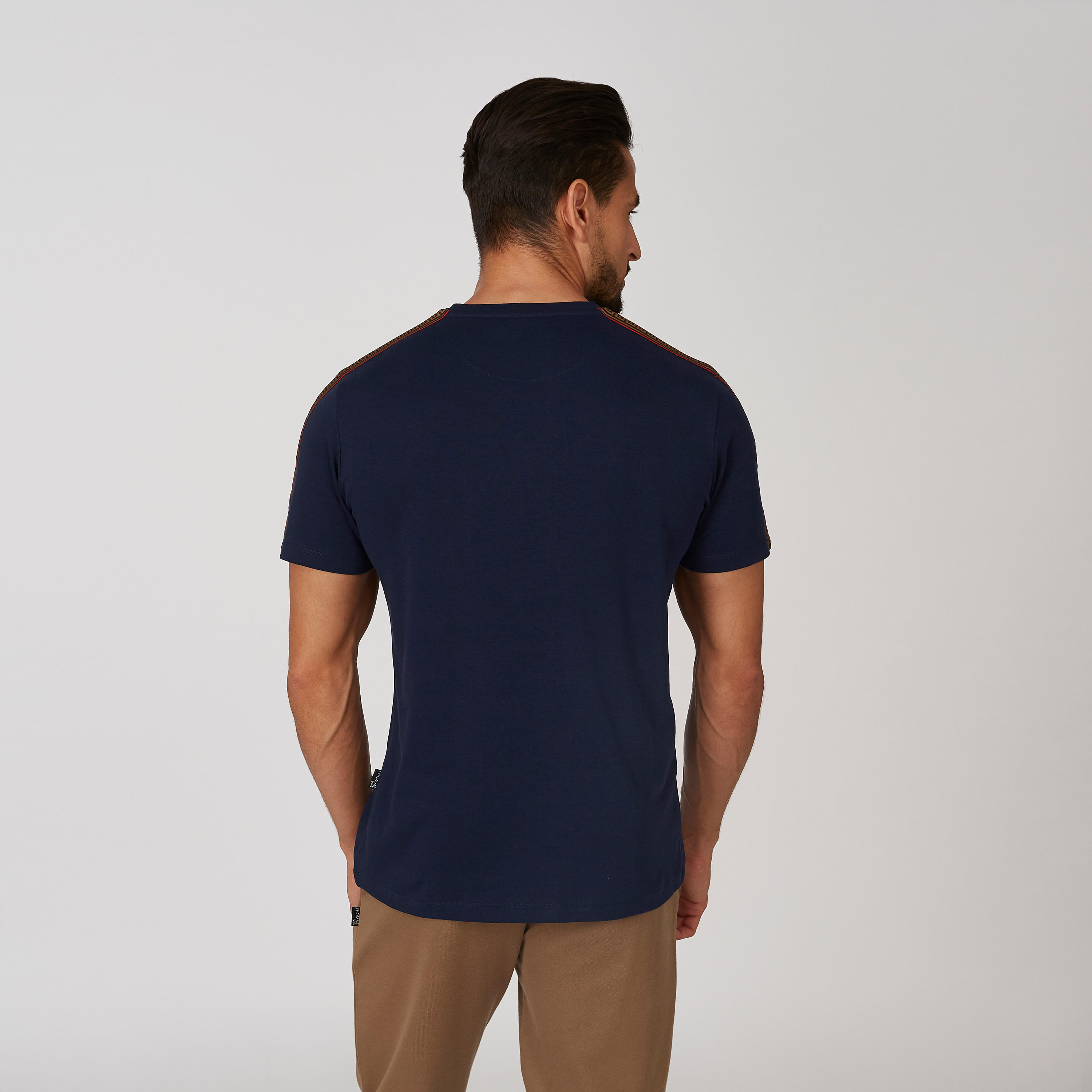 تيشيرت مزيّن بياقة ضيّقة وأكمام قصيرة من لوم-men-clothing-tshirtsandpolos-tshirts-image-2