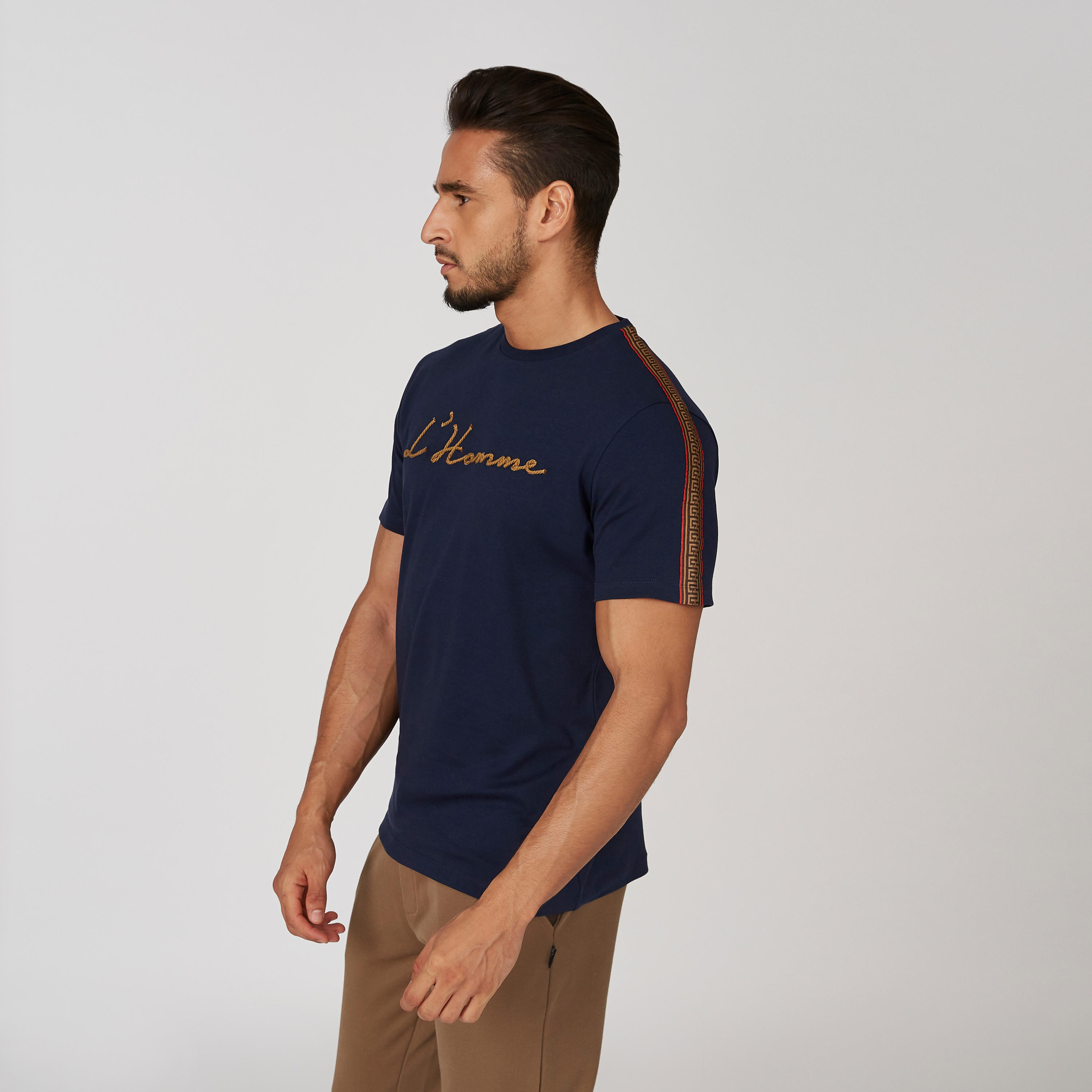 تيشيرت مزيّن بياقة ضيّقة وأكمام قصيرة من لوم-men-clothing-tshirtsandpolos-tshirts-image-3