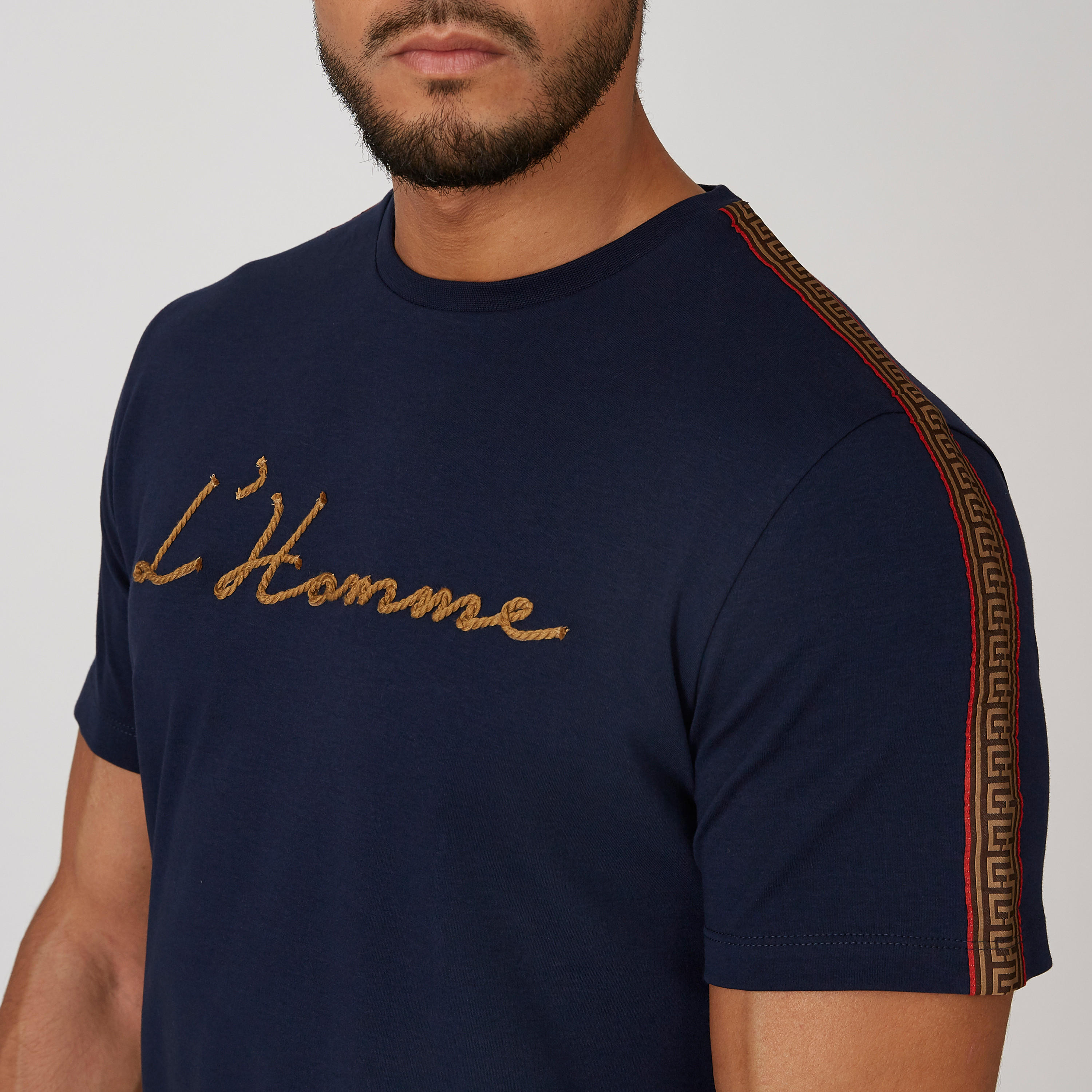 تيشيرت مزيّن بياقة ضيّقة وأكمام قصيرة من لوم-men-clothing-tshirtsandpolos-tshirts-image-4