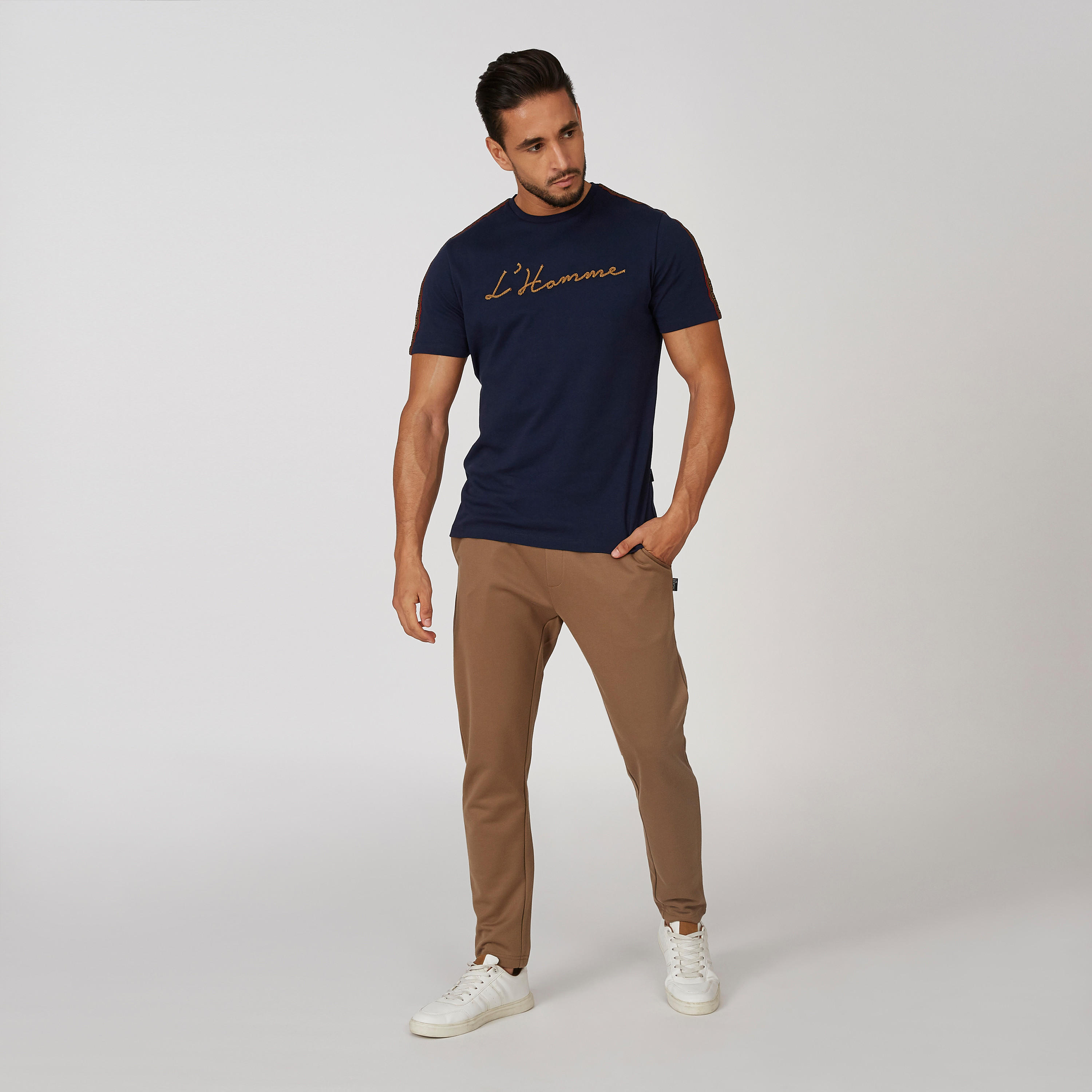 تيشيرت مزيّن بياقة ضيّقة وأكمام قصيرة من لوم-men-clothing-tshirtsandpolos-tshirts-image-5