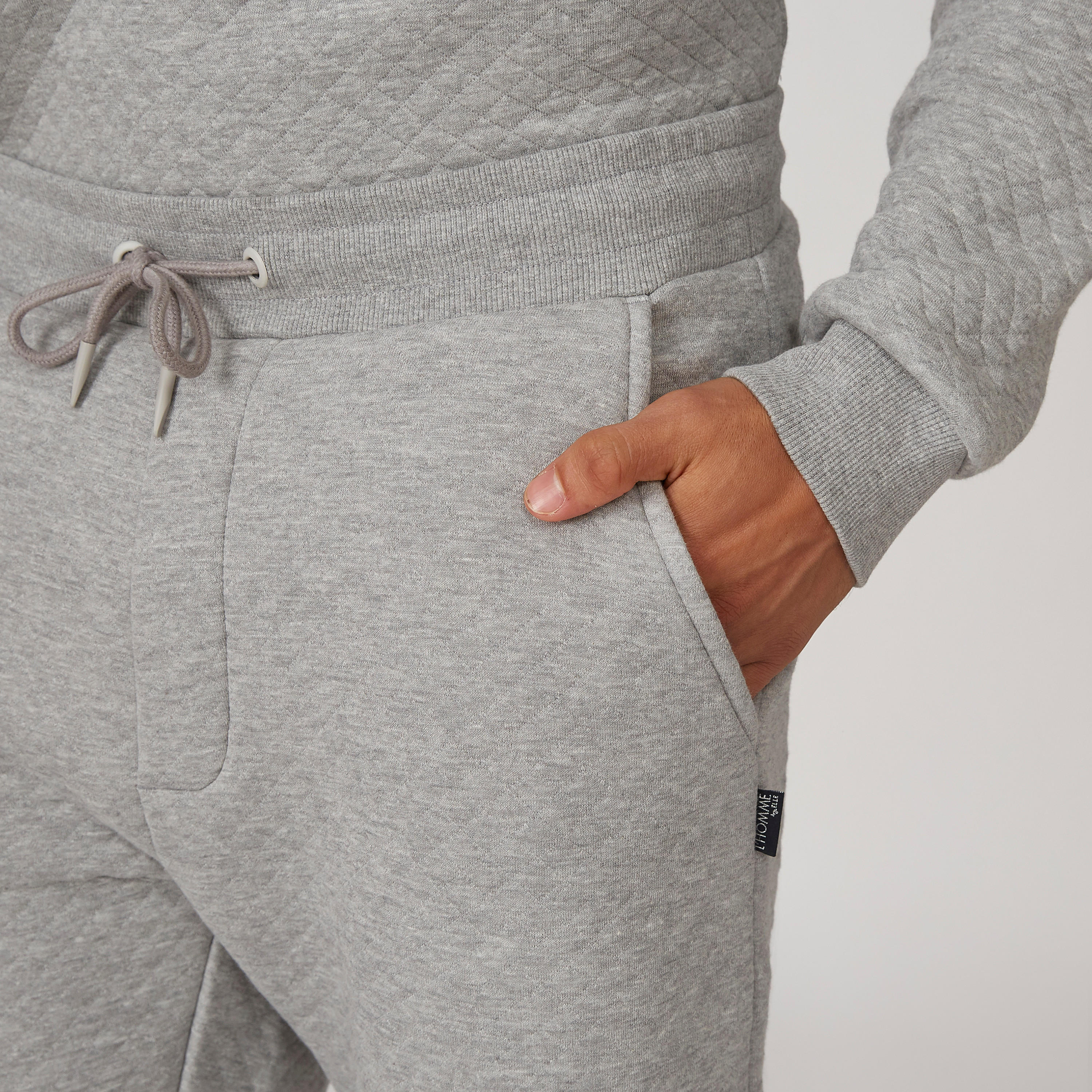 بنطلون رياضي سادة طويل بخصر مطاطي من لوم-men-clothing-bottoms-joggers-image-4