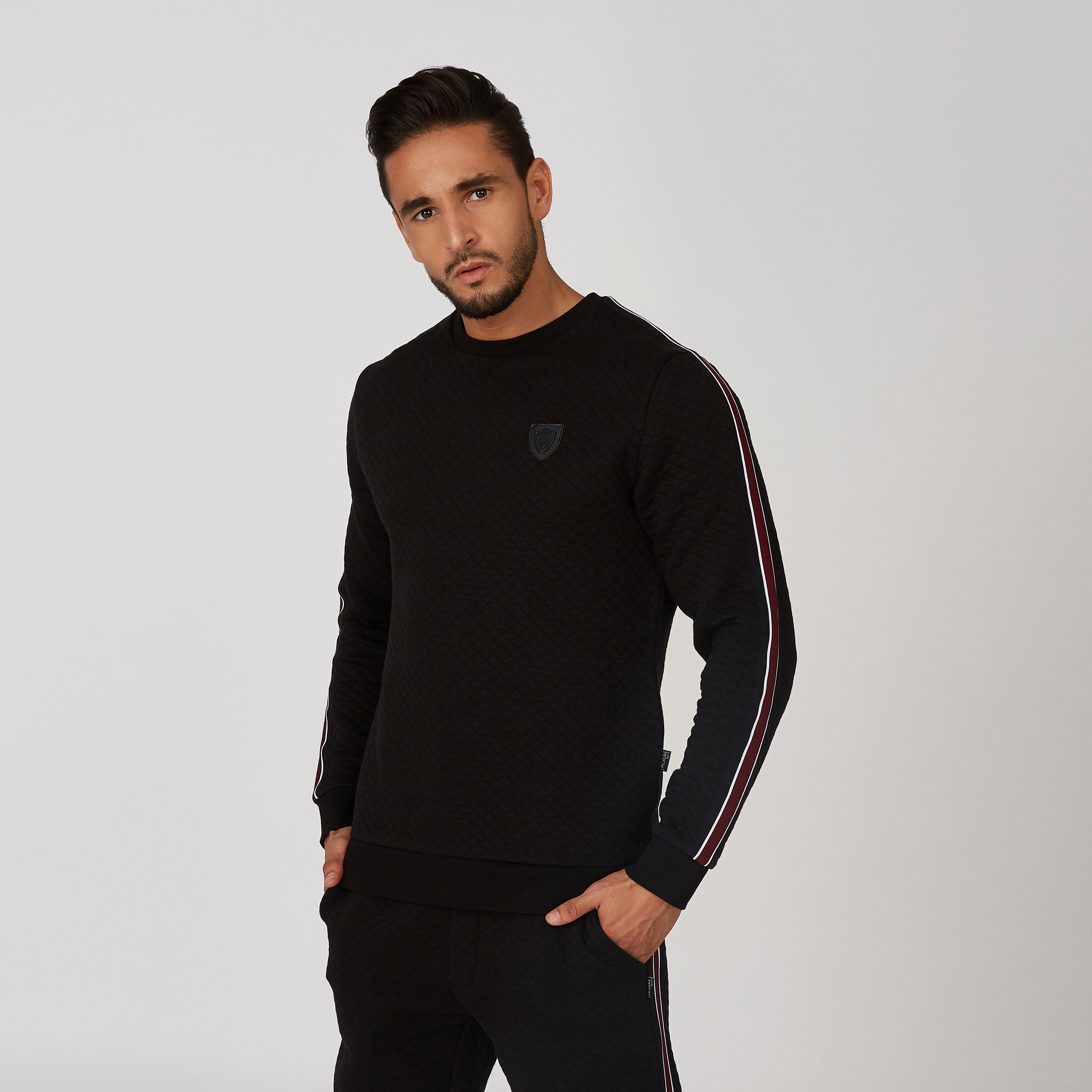 سويت شيرت مقلّم بياقة مستديرة وأكمام طويلة من لوم-men-winterwear-hoodiesandsweatshirts-image-1