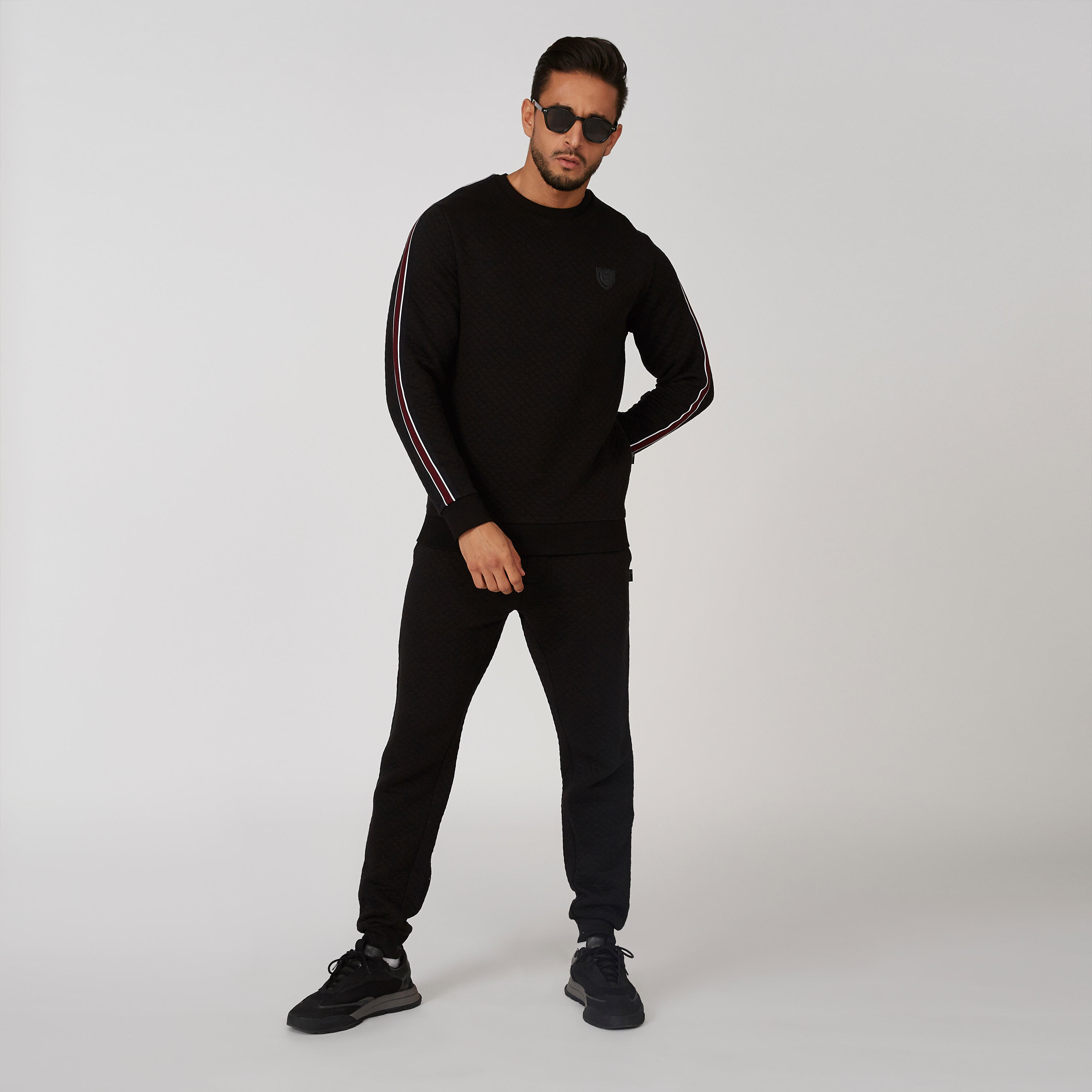 سويت شيرت مقلّم بياقة مستديرة وأكمام طويلة من لوم-men-winterwear-hoodiesandsweatshirts-image-5