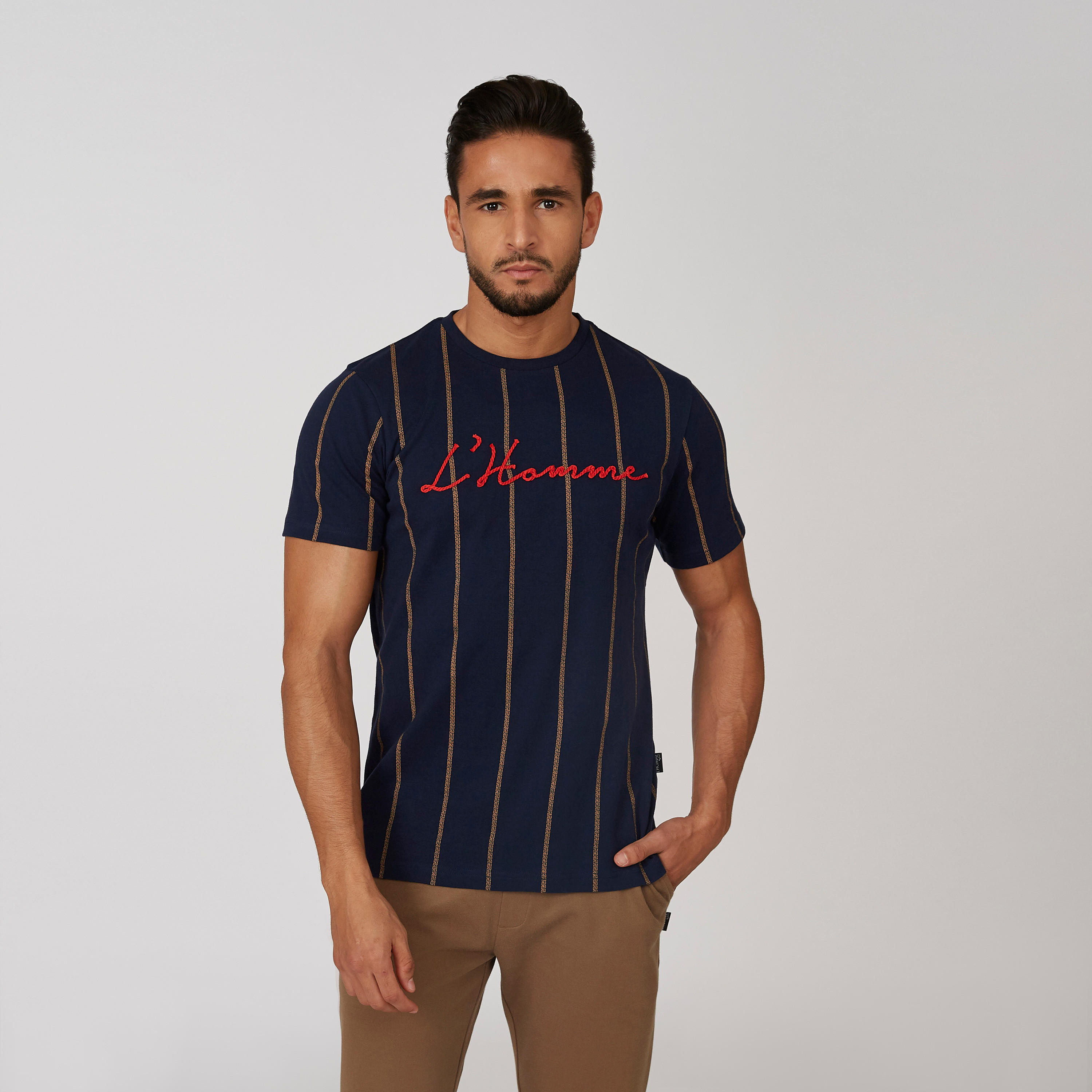 تيشيرت مطرز بياقة ضيّقة وأكمام قصيرة من لوم-men-clothing-tshirtsandpolos-tshirts-image-1