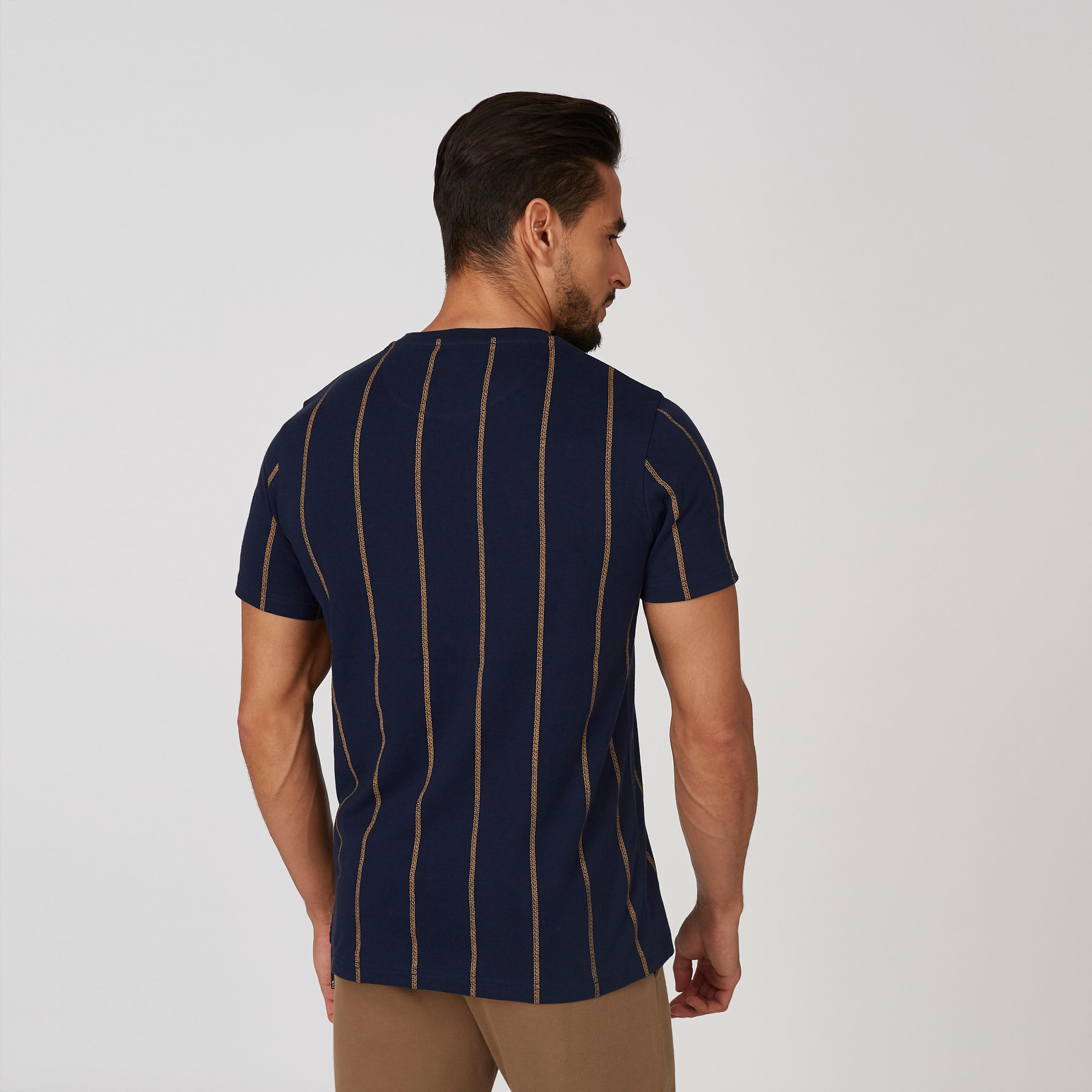تيشيرت مطرز بياقة ضيّقة وأكمام قصيرة من لوم-men-clothing-tshirtsandpolos-tshirts-image-3