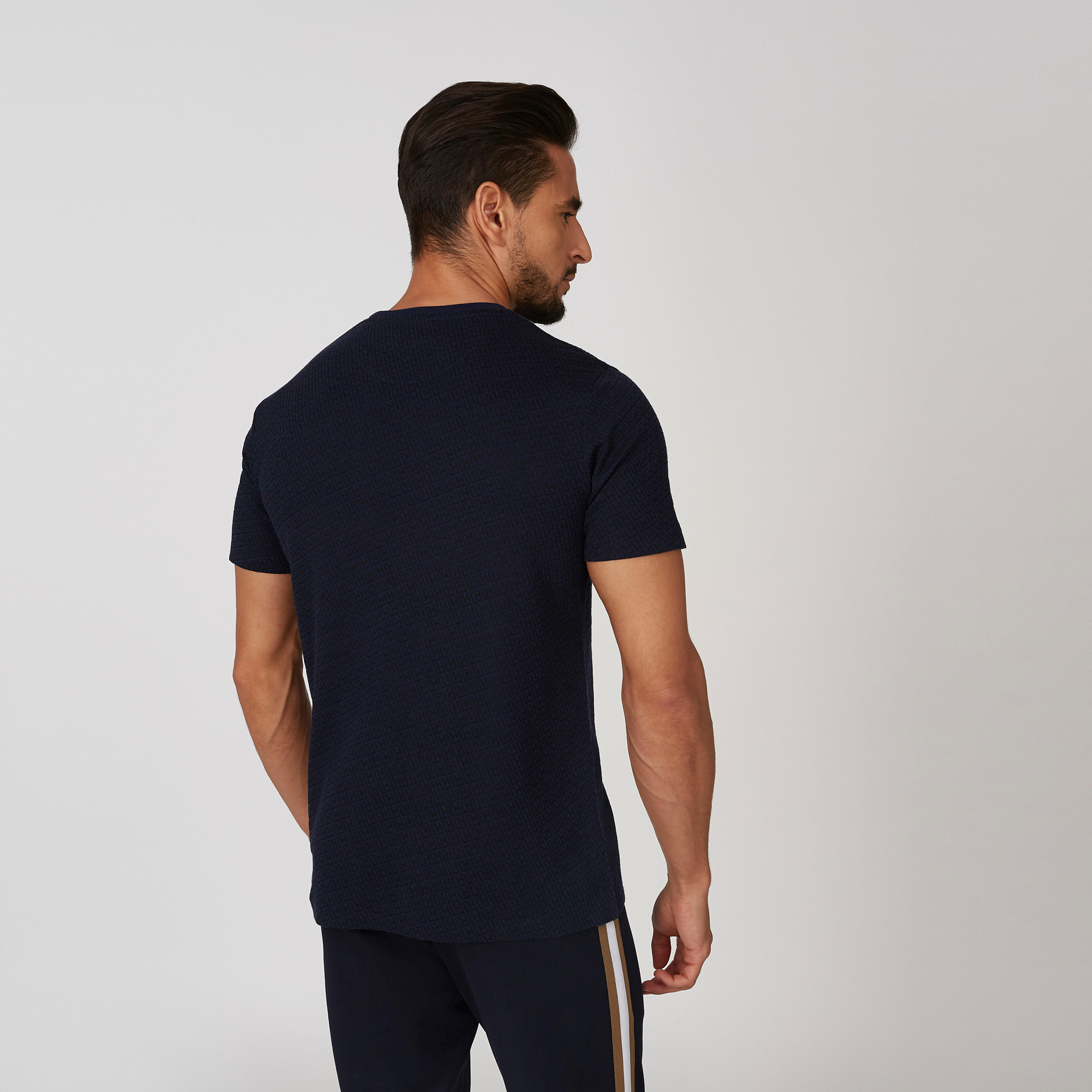 تيشيرت بياقة ضيّقة وأكمام قصيرة وطبعات من لوم-men-clothing-tshirtsandpolos-tshirts-image-2