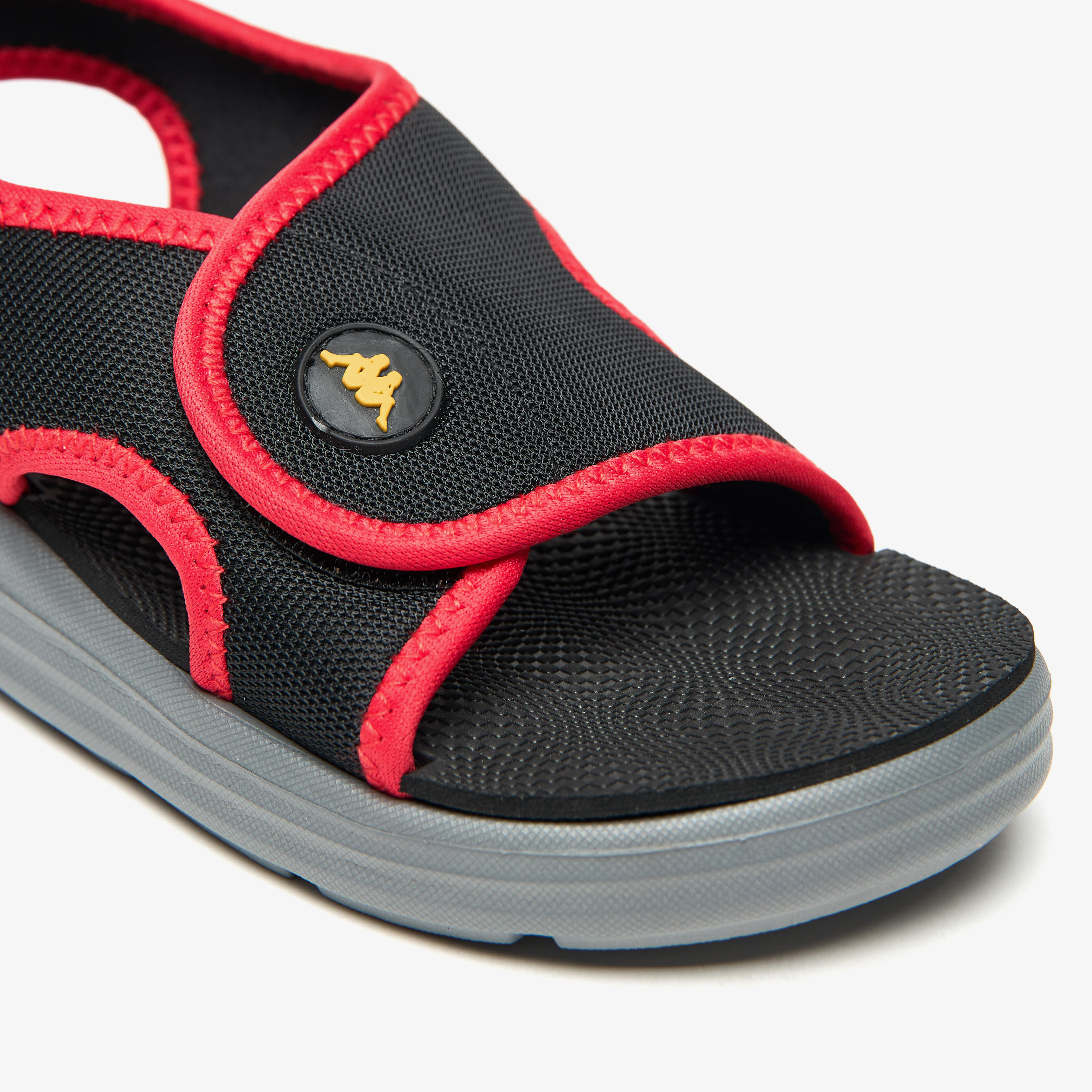 صندل خفيف الوزن بحزام إغلاق خلفي وتفاصيل الشعار للأولاد من كابا-boys-shoes-sandals-image-10