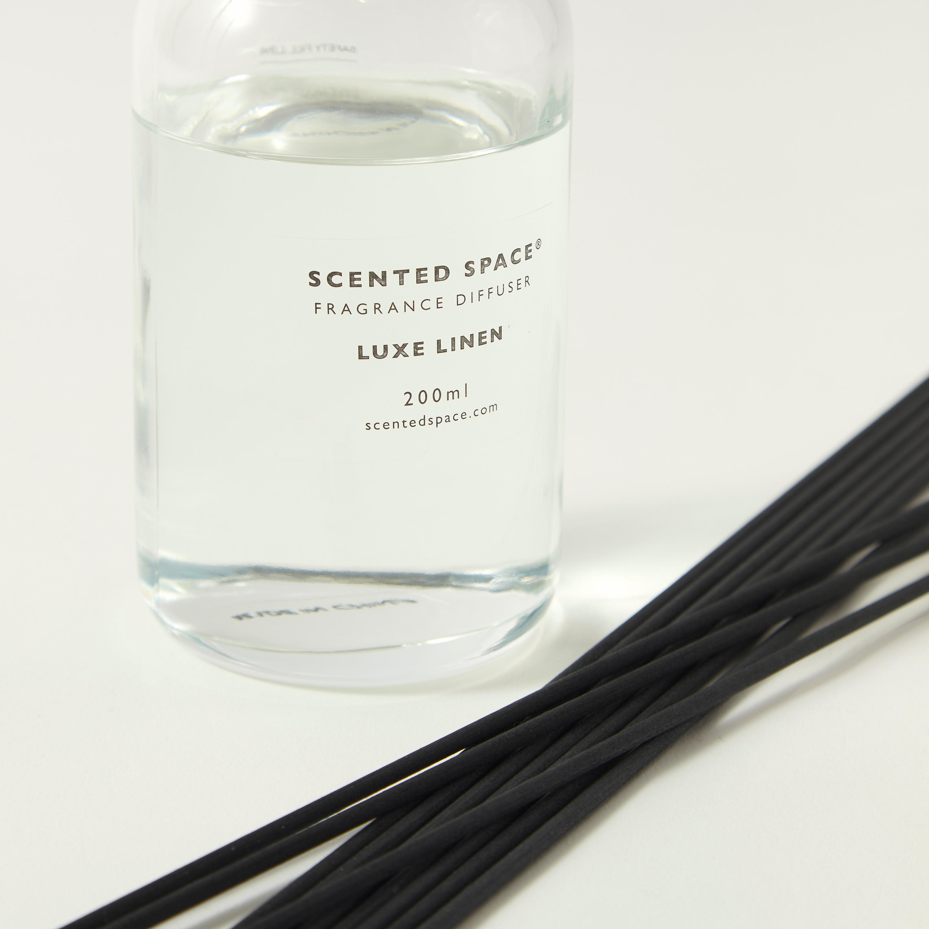 Scented Space Luxe Linen Fragrance Reed Diffuser - 200 ml-household-homefragrance-reeddiffusers-image-3