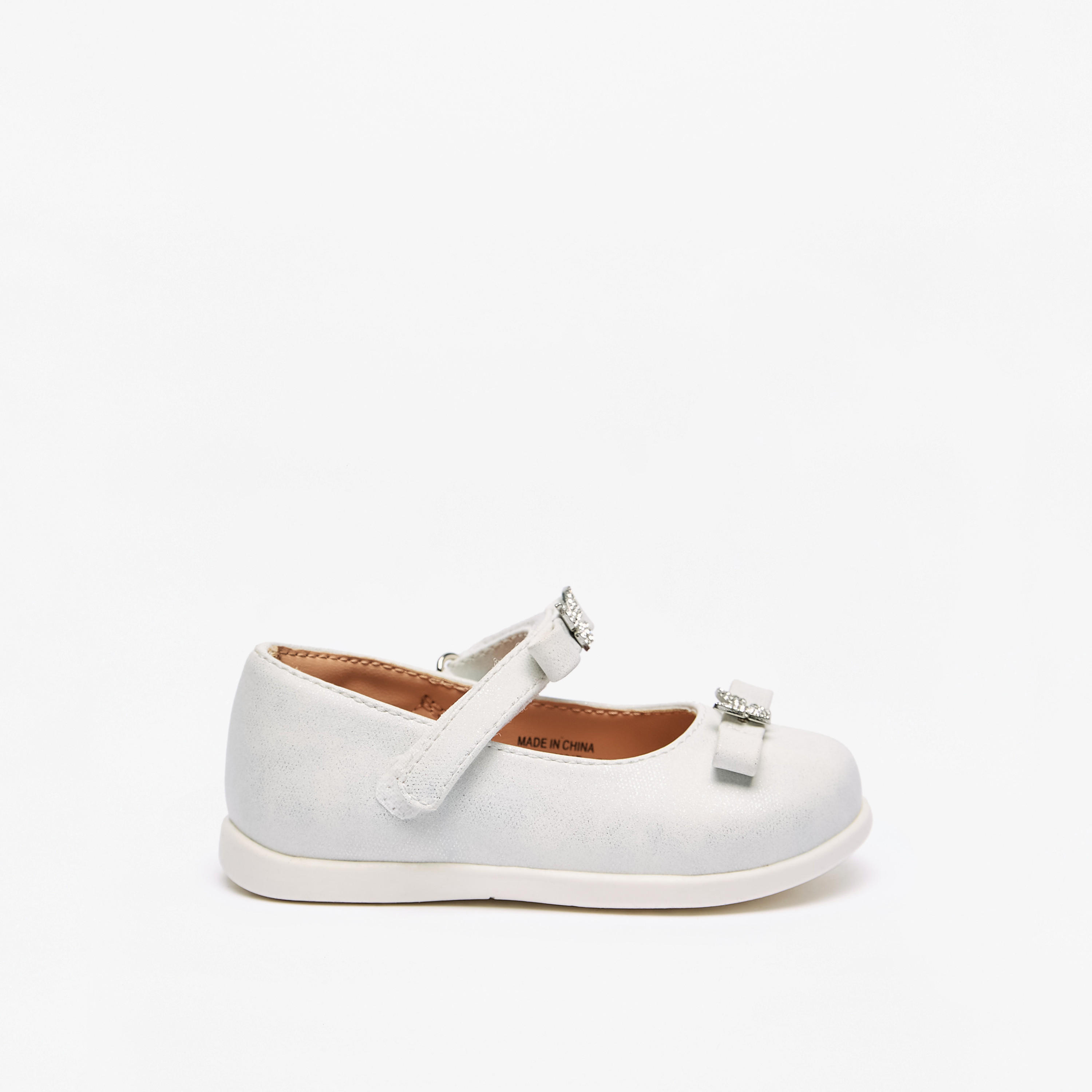 حذاء ماري جين خفيف الوزن بشريط إغلاق لاصق وحُلية فراشة من بيرفيت-girls-shoes-maryjanes-image-3