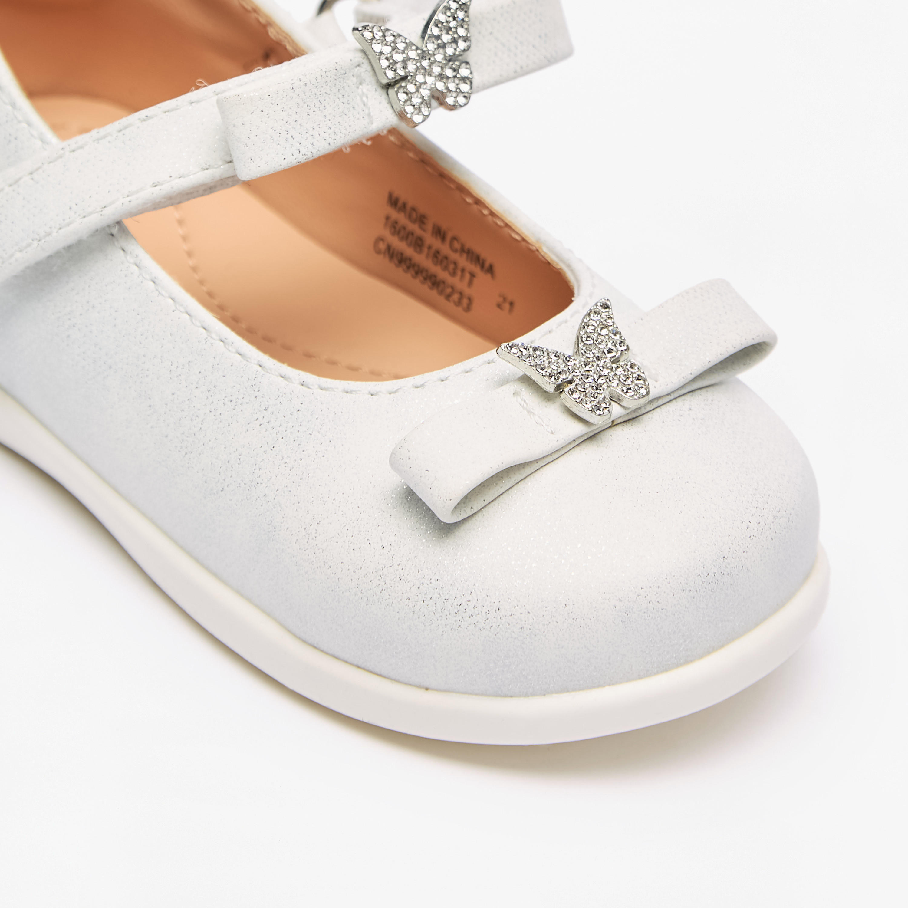 حذاء ماري جين خفيف الوزن بشريط إغلاق لاصق وحُلية فراشة من بيرفيت-girls-shoes-maryjanes-image-5