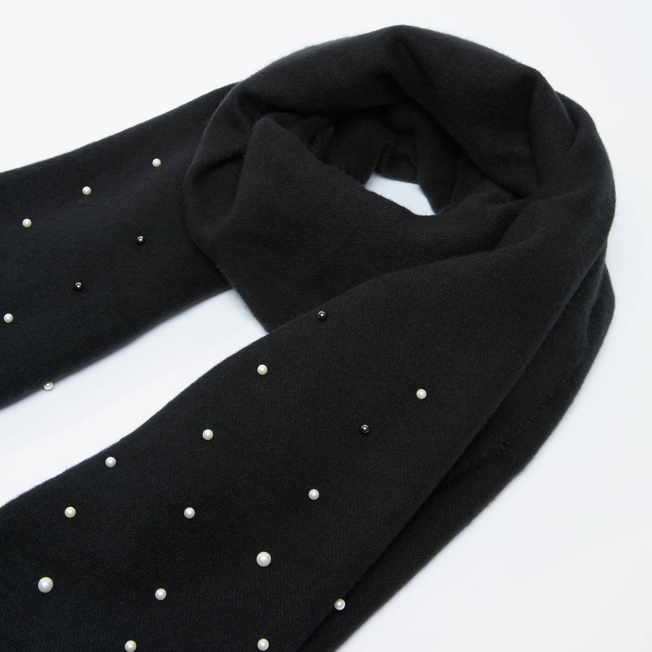 وشاح بارز الملمس بتفاصيل لؤلؤ-women-clothingaccessories-scarves-image-3