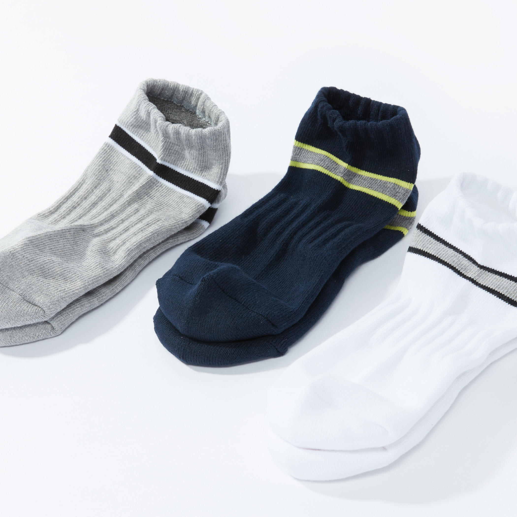 جوارب بارزة الملمس بطول الكاحل - طقم من 3 أزواج-men-socks-image-1