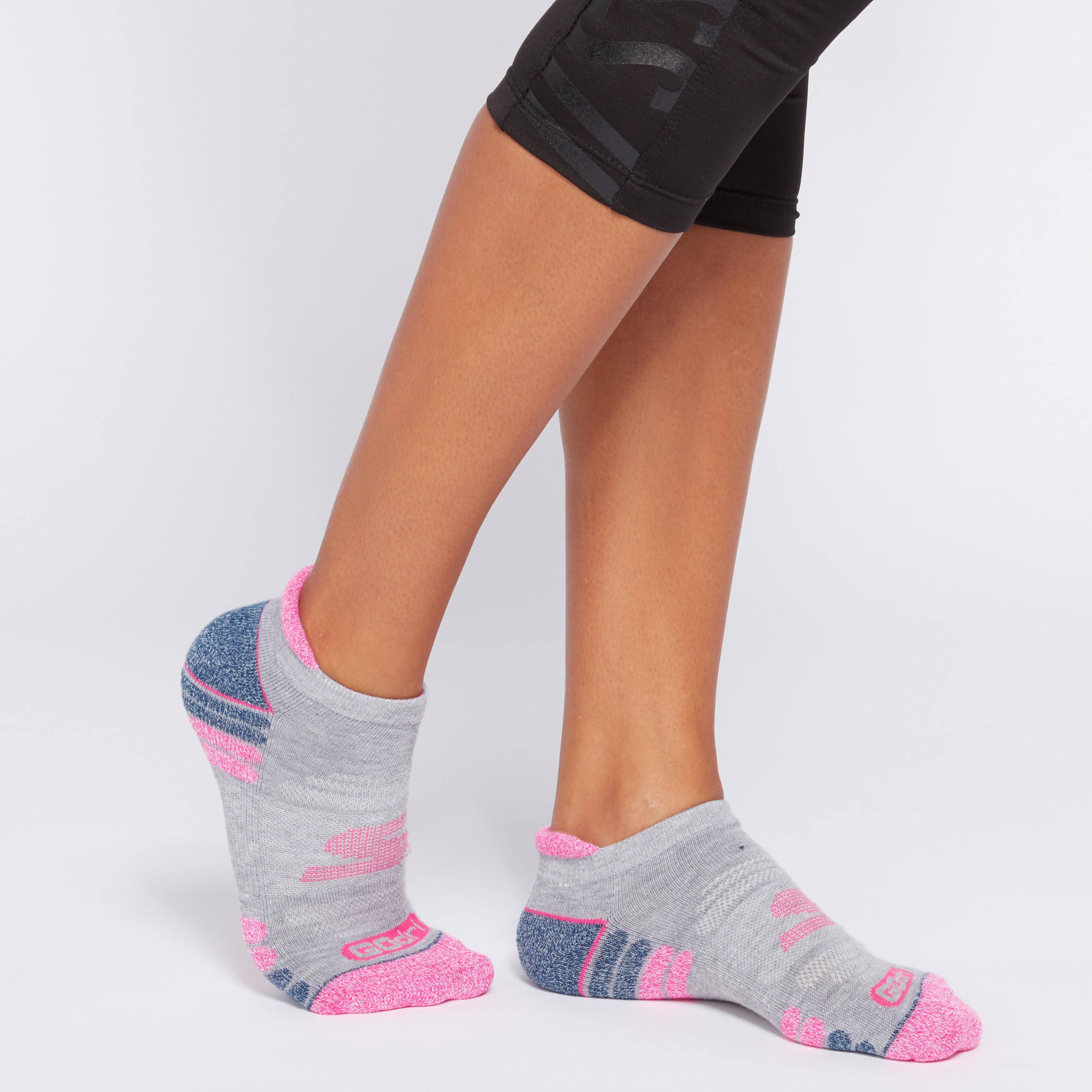 جوارب رياضية بقصّة منخفضة للنساء من سكتشرز - S110098-035 -women-socksandstockings-image-3