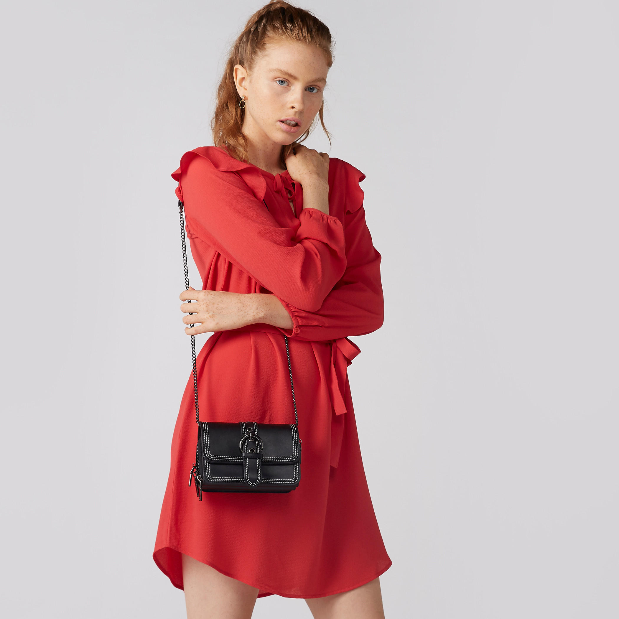 حقيبة كروس بودي بإبزيم إغلاق وحمّالة سلسلة ودرزات-women-bagsandwallets-handbags-image-2