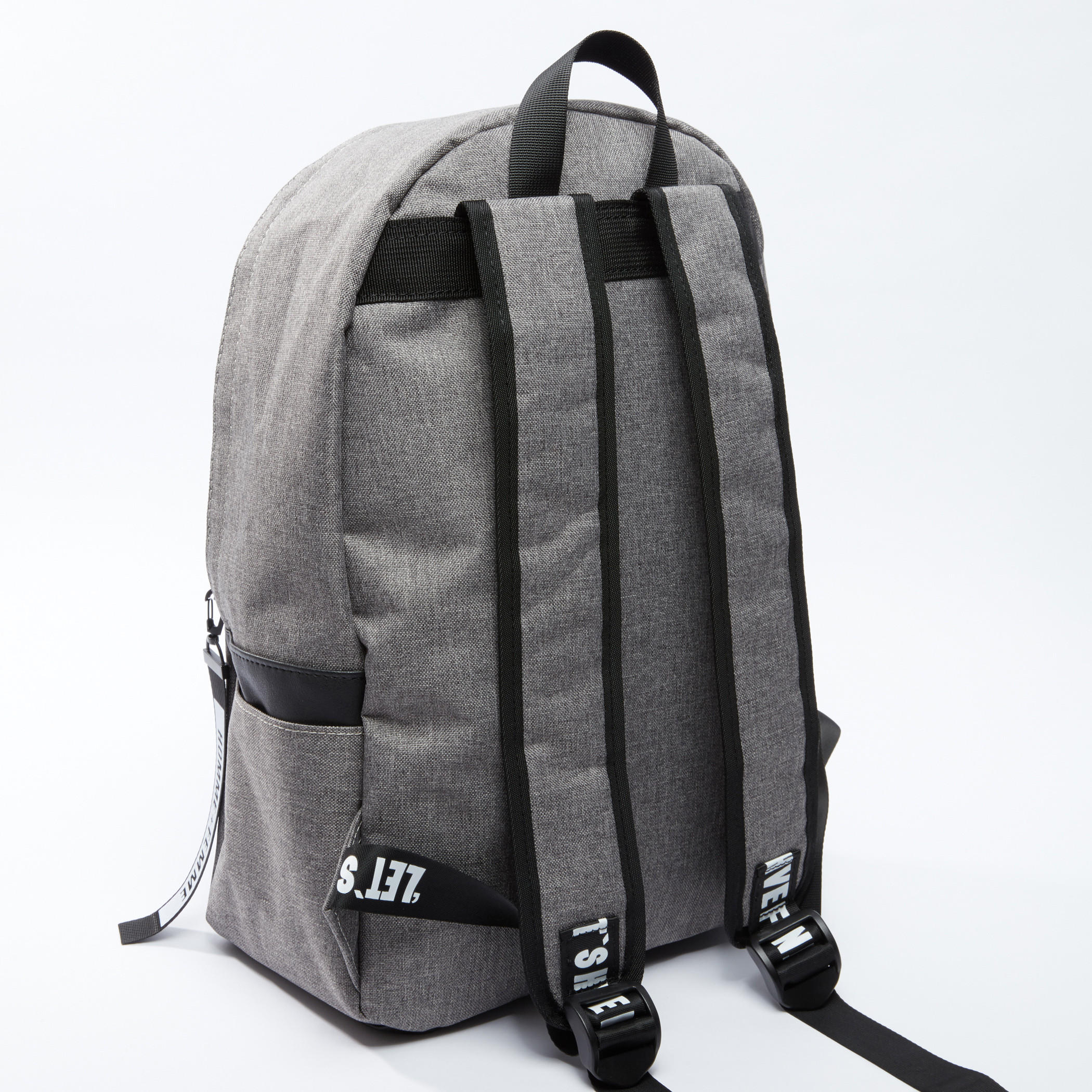 حقيبة ظهر بسحّاب إغلاق وتزيينات خرز-men-bags-image-3