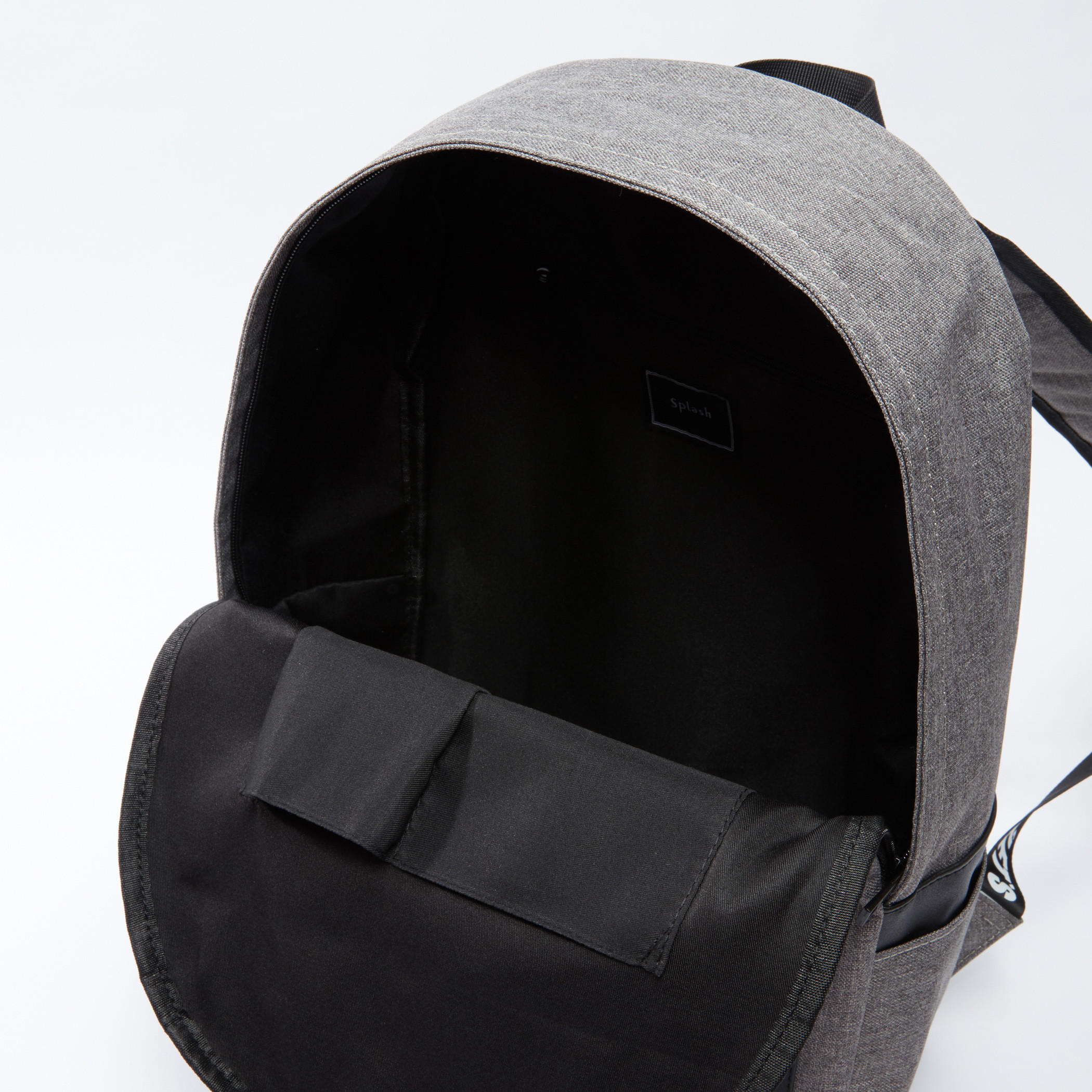 حقيبة ظهر بسحّاب إغلاق وتزيينات خرز-men-bags-image-1