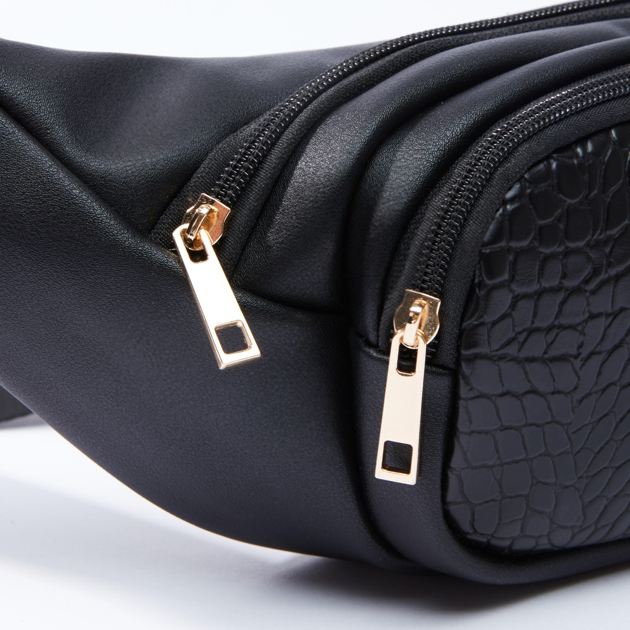 حقيبة فاني بحزام قابل للتعديل وإبزيم إغلاق-women-bagsandwallets-handbags-image-4