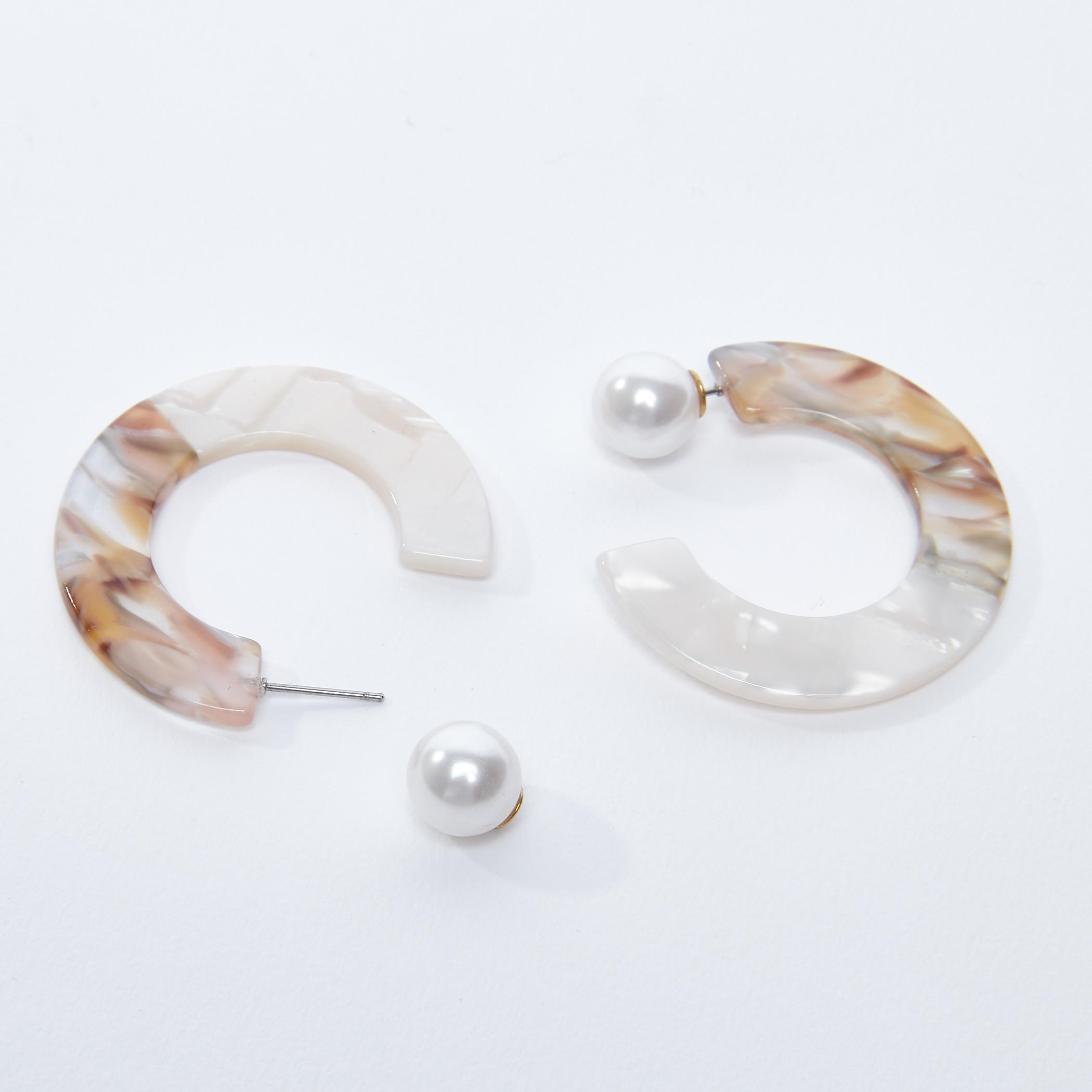أقراط بحلقات وتفاصيل لؤلؤ خلفية وطبعات-women-watchesandjewellery-jewellery-earrings-image-3