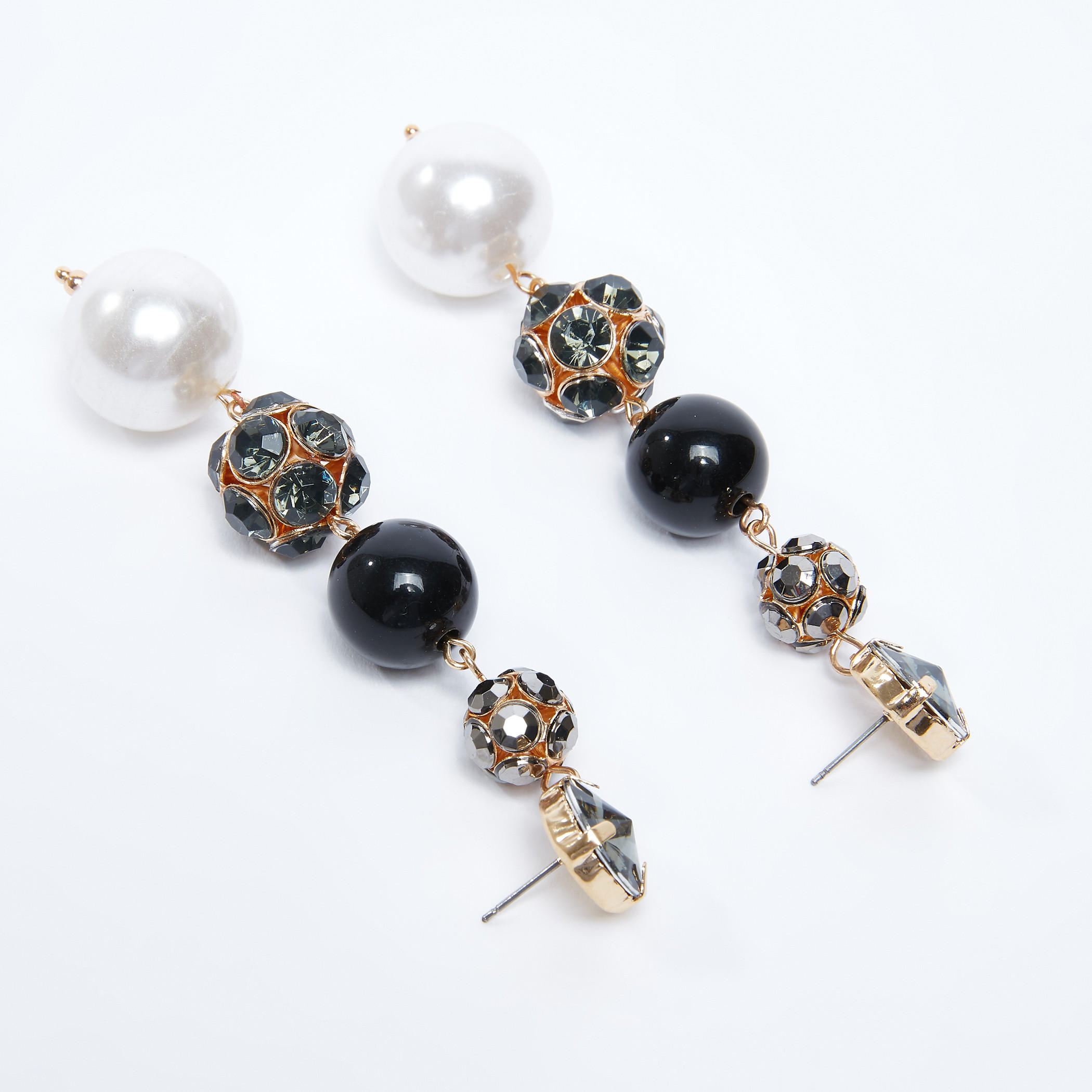 أقراط متدليّة مرصّعة بتفاصيل لؤلؤ ومكبس إغلاق-women-watchesandjewellery-jewellery-earrings-image-4
