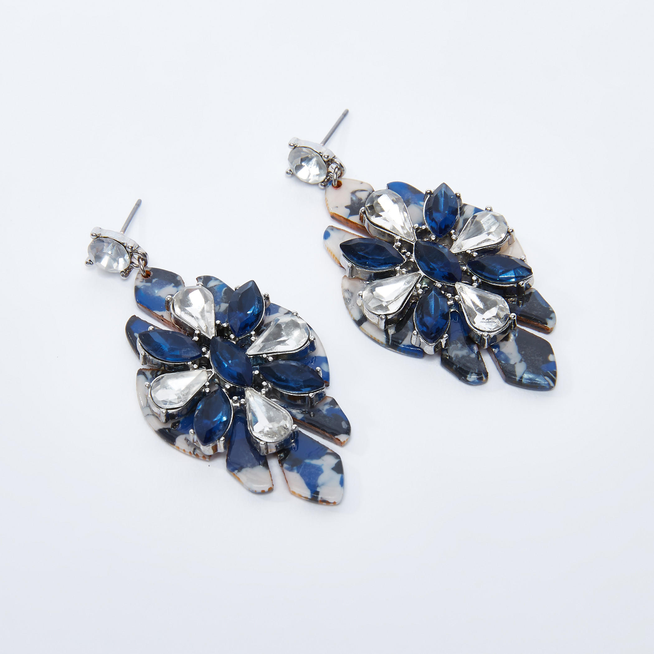 أقراط مرصّعة بدلايات ومكبس إغلاق-women-watchesandjewellery-jewellery-earrings-image-4