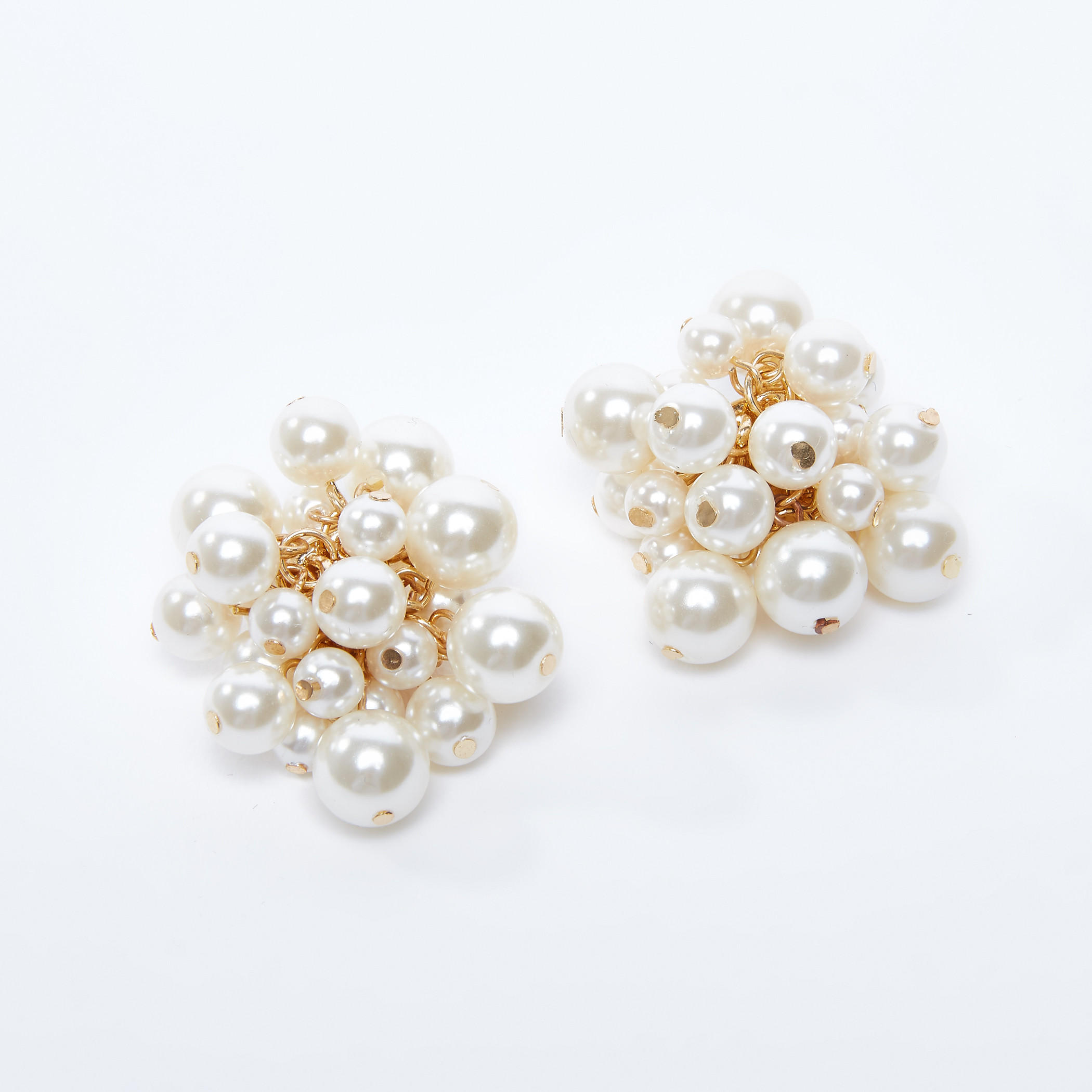 أقراط بتفاصيل لؤلؤ ومكبس إغلاق-women-watchesandjewellery-jewellery-earrings-image-1