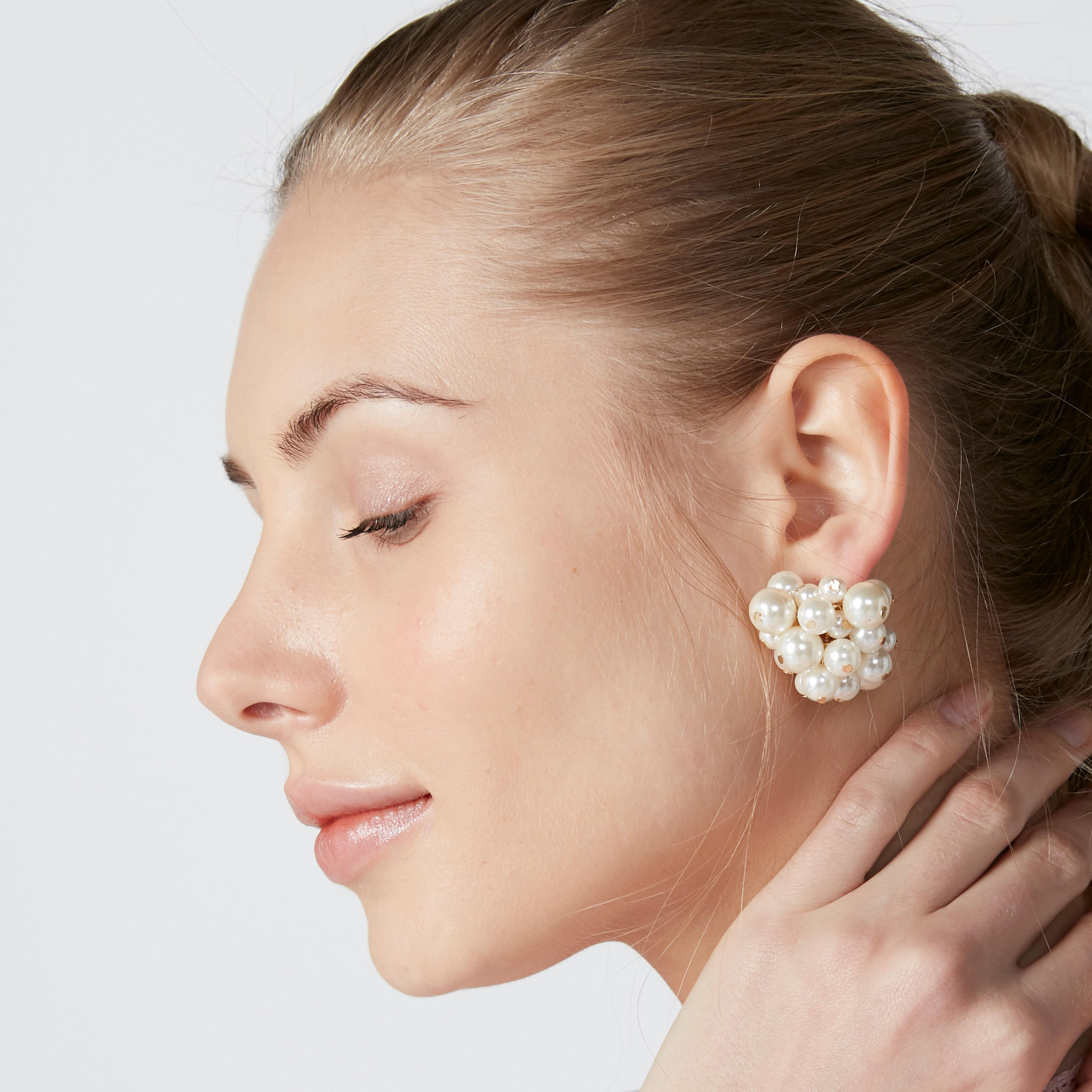 أقراط بتفاصيل لؤلؤ ومكبس إغلاق-women-watchesandjewellery-jewellery-earrings-image-2