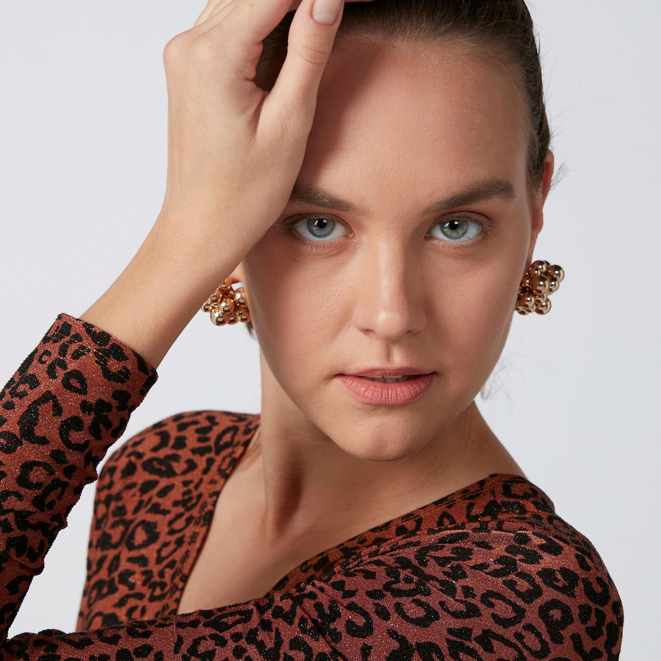 أقراط مزيّنة بالخرز بمكبس إغلاق-women-watchesandjewellery-jewellery-earrings-image-2